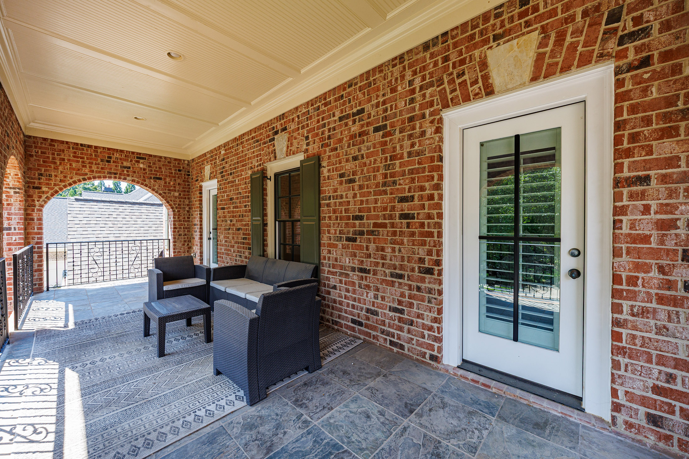  Impressive Brick Estate on a Private Wooded 1+/- Acre Lot in The Manor - 物件實景