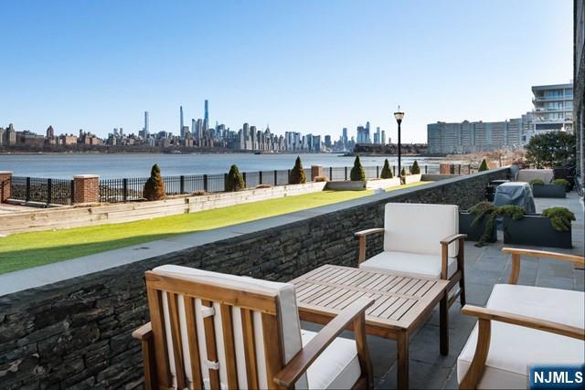 Edgewater, New Jersey, 07020, United States, 2 Bedrooms Bedrooms, ,2 BathroomsBathrooms,Residential,For Sale,1849063