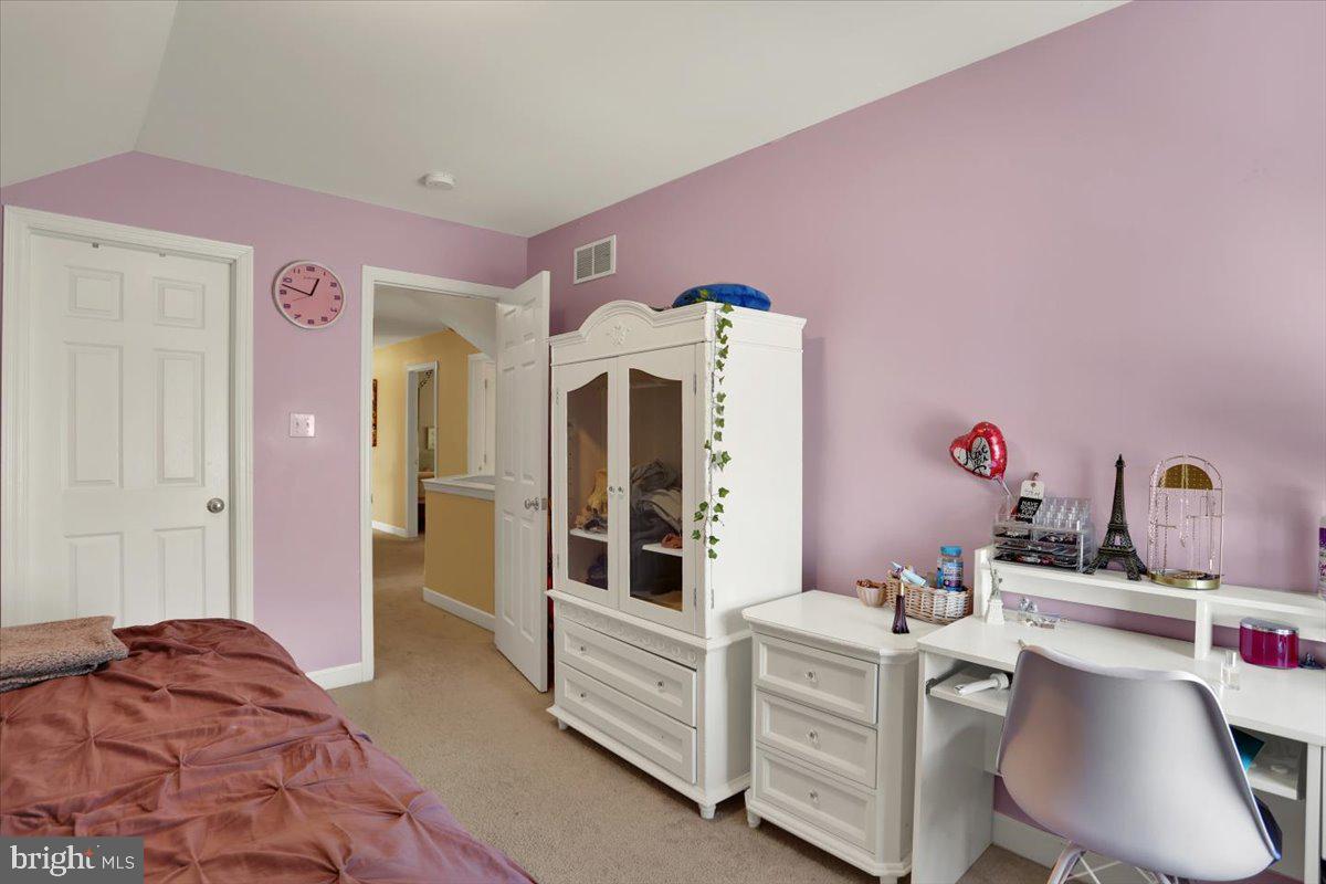 Reading, Pennsylvania, 19606, United States, 4 Bedrooms Bedrooms, ,4 BathroomsBathrooms,Residential,For Sale,1947941