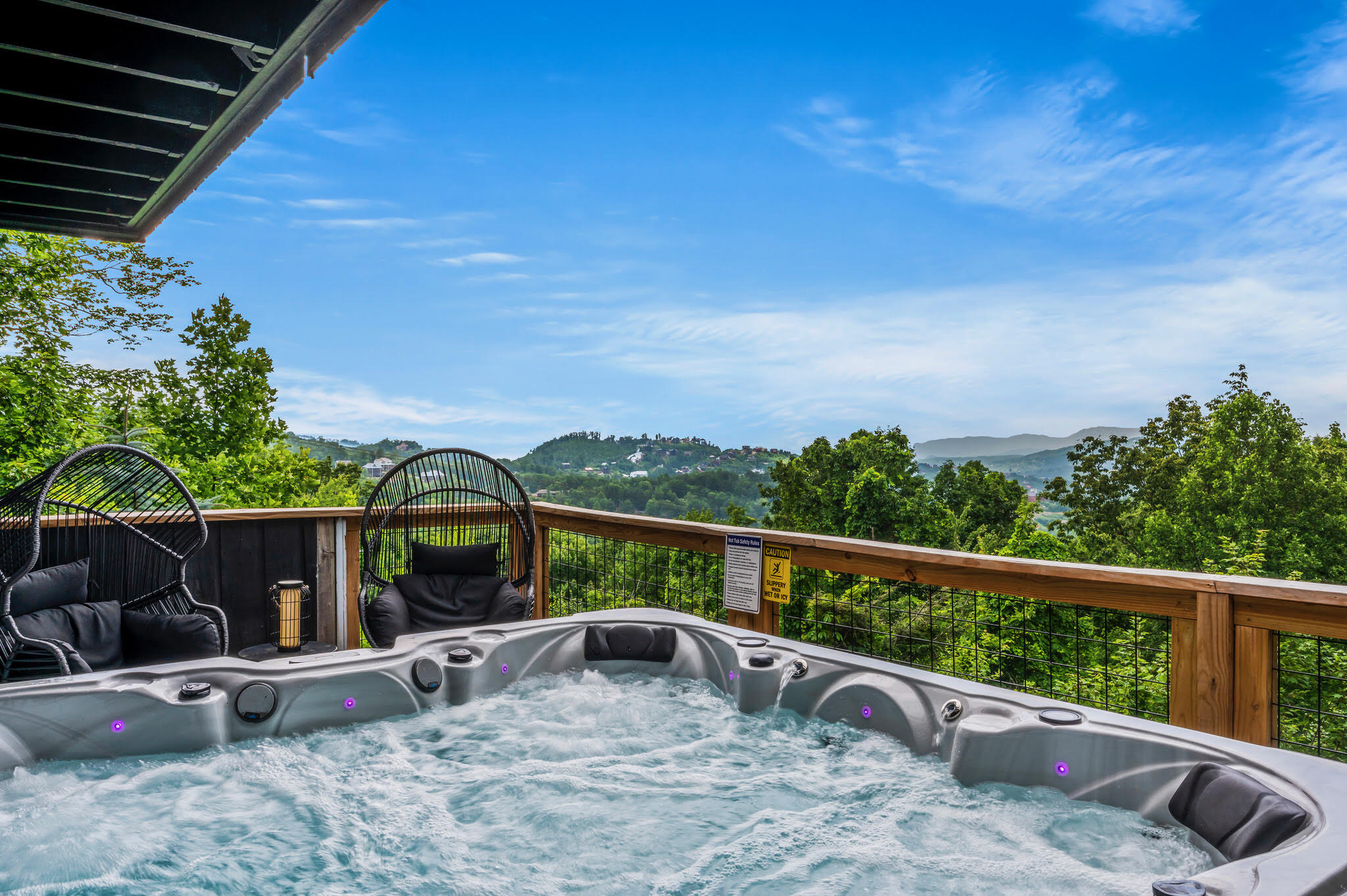 Gatlinburg, Tennessee, 37738, United States, 3 Bedrooms Bedrooms, ,5 BathroomsBathrooms,Residential,For Sale,1978798