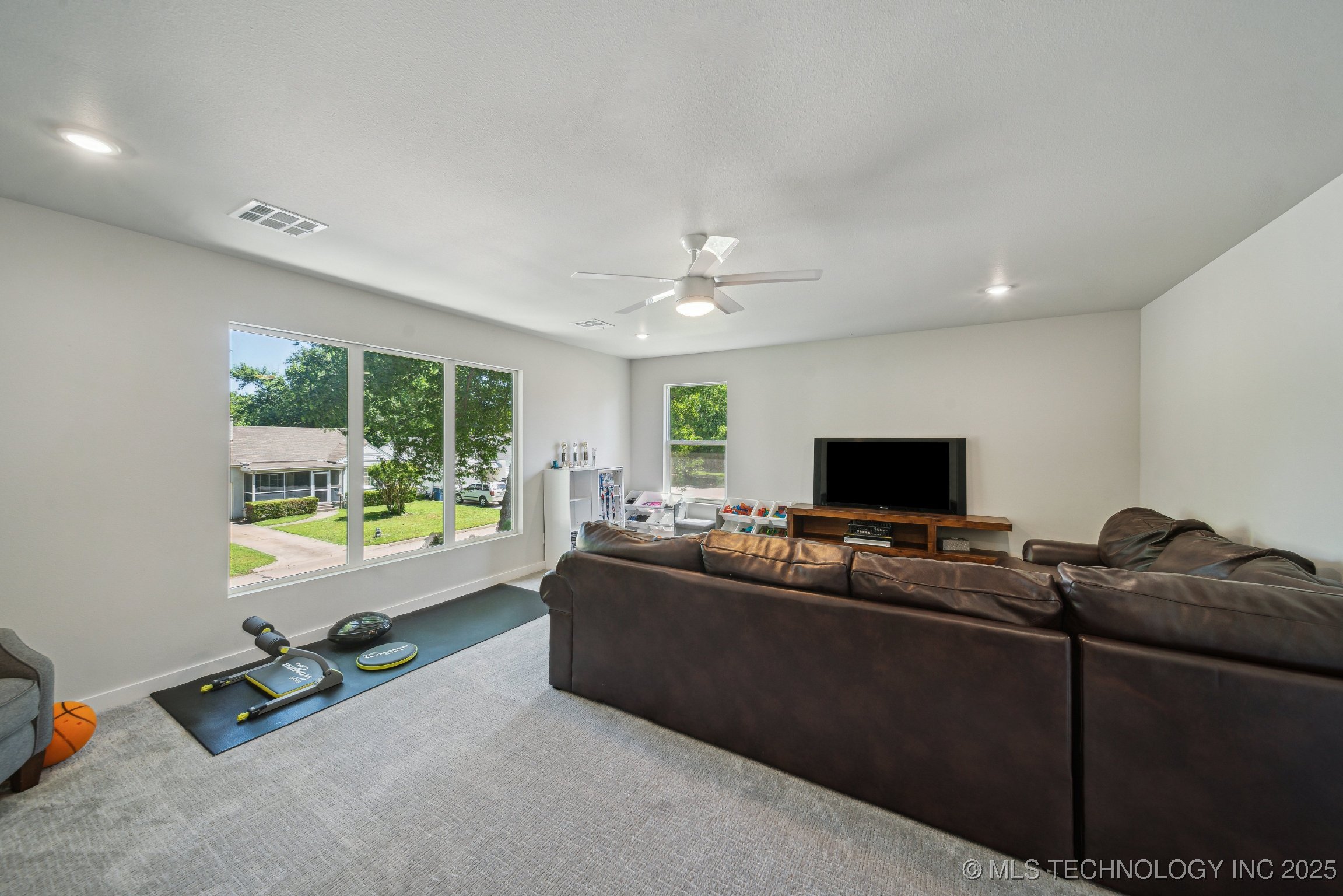 Tulsa, Oklahoma, 74105, United States, 4 Bedrooms Bedrooms, ,5 BathroomsBathrooms,Residential,For Sale,1827808