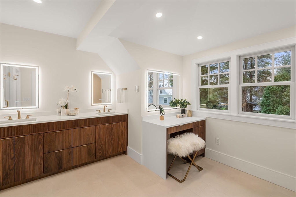 Newton, Massachusetts, 02465, United States, 6 Bedrooms Bedrooms, ,7 BathroomsBathrooms,Residential,For Sale,1995687