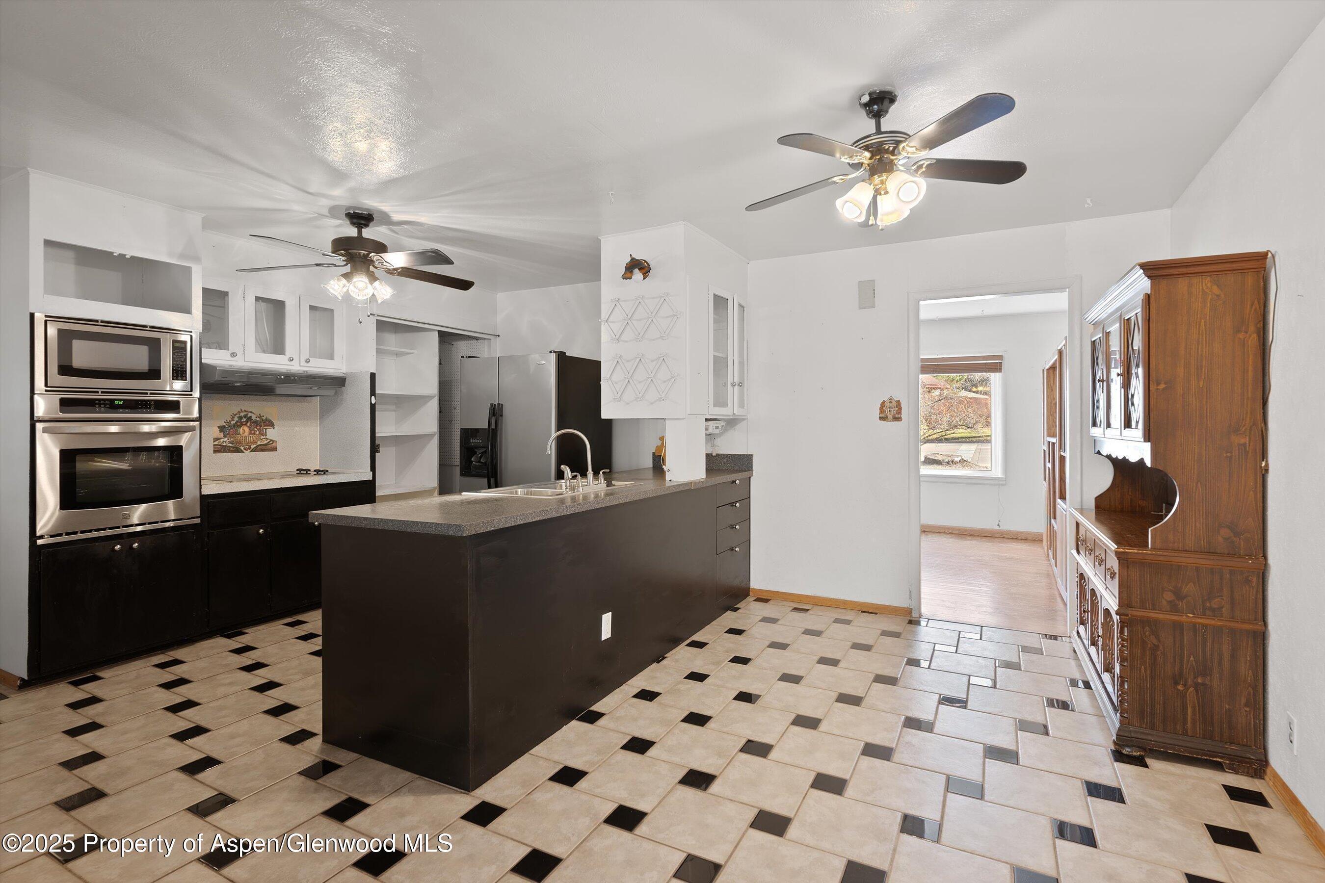 Glenwood Springs, Colorado, 81601, United States, 4 Bedrooms Bedrooms, ,2 BathroomsBathrooms,Residential,For Sale,1997060