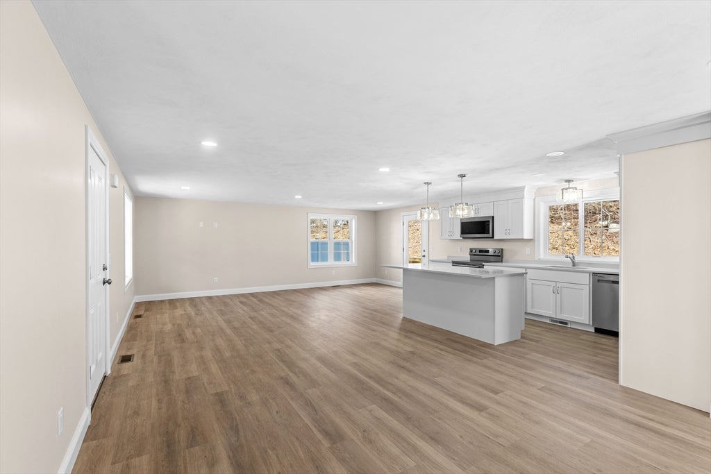 Plymouth, Massachusetts, 02360, United States, 3 Bedrooms Bedrooms, ,4 BathroomsBathrooms,Residential,For Sale,2048350