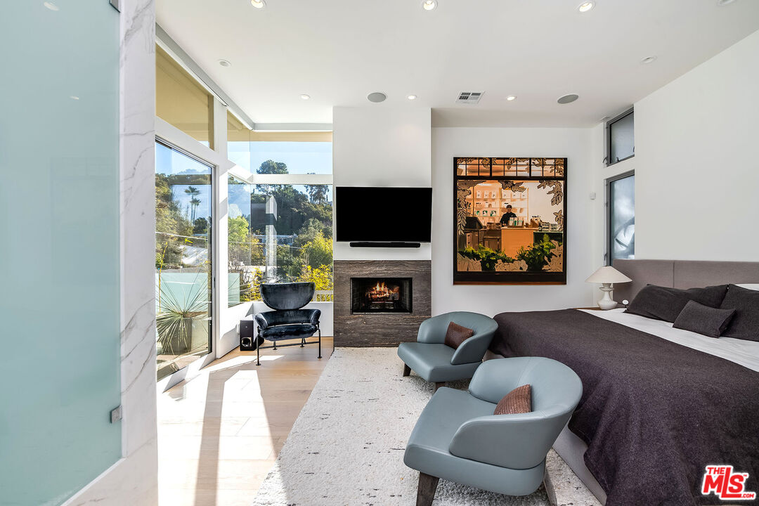 Beverly Hills, California, 90210, United States, 4 Bedrooms Bedrooms, ,5 BathroomsBathrooms,Residential,For Sale,1687212