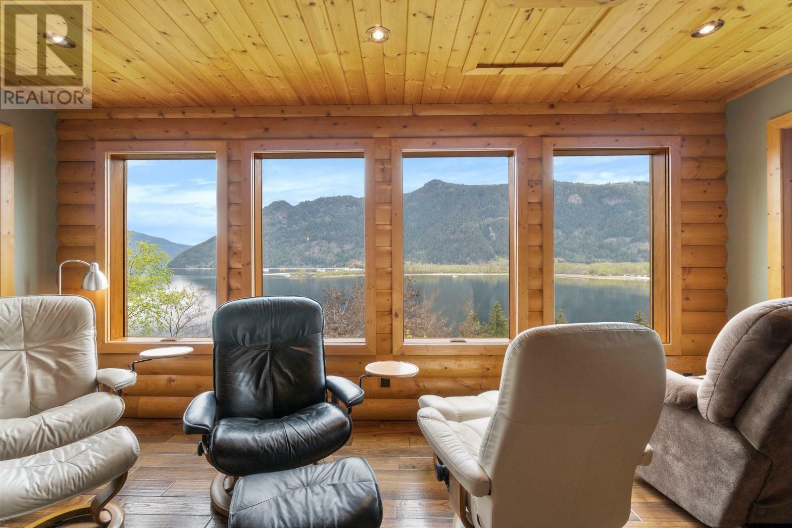 SICAMOUS, British Columbia, V0E 2V0, CA, 4 Bedrooms Bedrooms, ,3 BathroomsBathrooms,Residential,For Sale,1837612