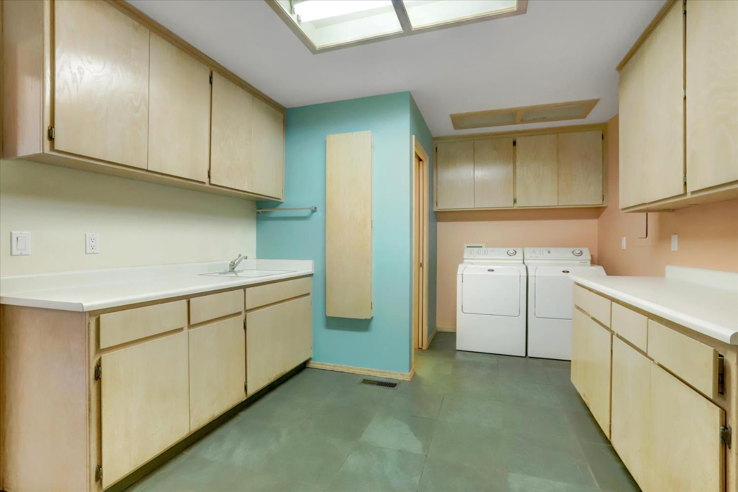 Nevada City, California, 95959, United States, 3 Bedrooms Bedrooms, ,4 BathroomsBathrooms,Residential,For Sale,1977718