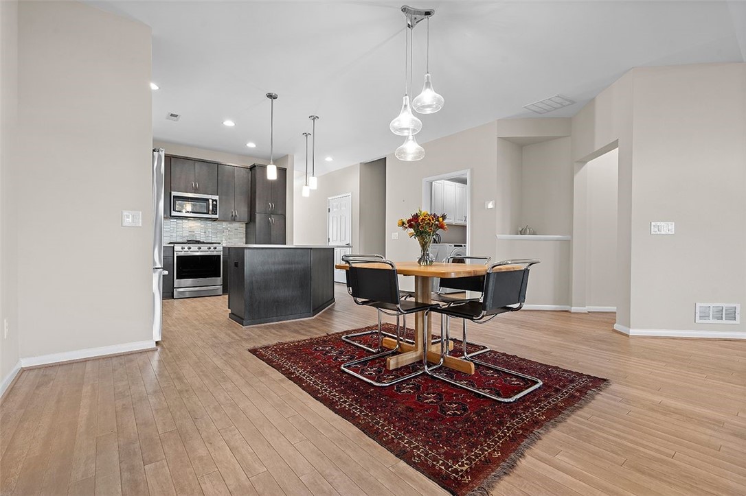 Ohio Twp, Pennsylvania, 15237, United States, 2 Bedrooms Bedrooms, ,3 BathroomsBathrooms,Residential,For Sale,1984724