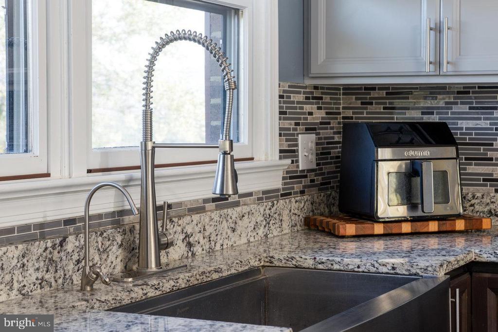 Gore, Virginia, 22637, United States, 4 Bedrooms Bedrooms, ,3 BathroomsBathrooms,Residential,For Sale,1949444