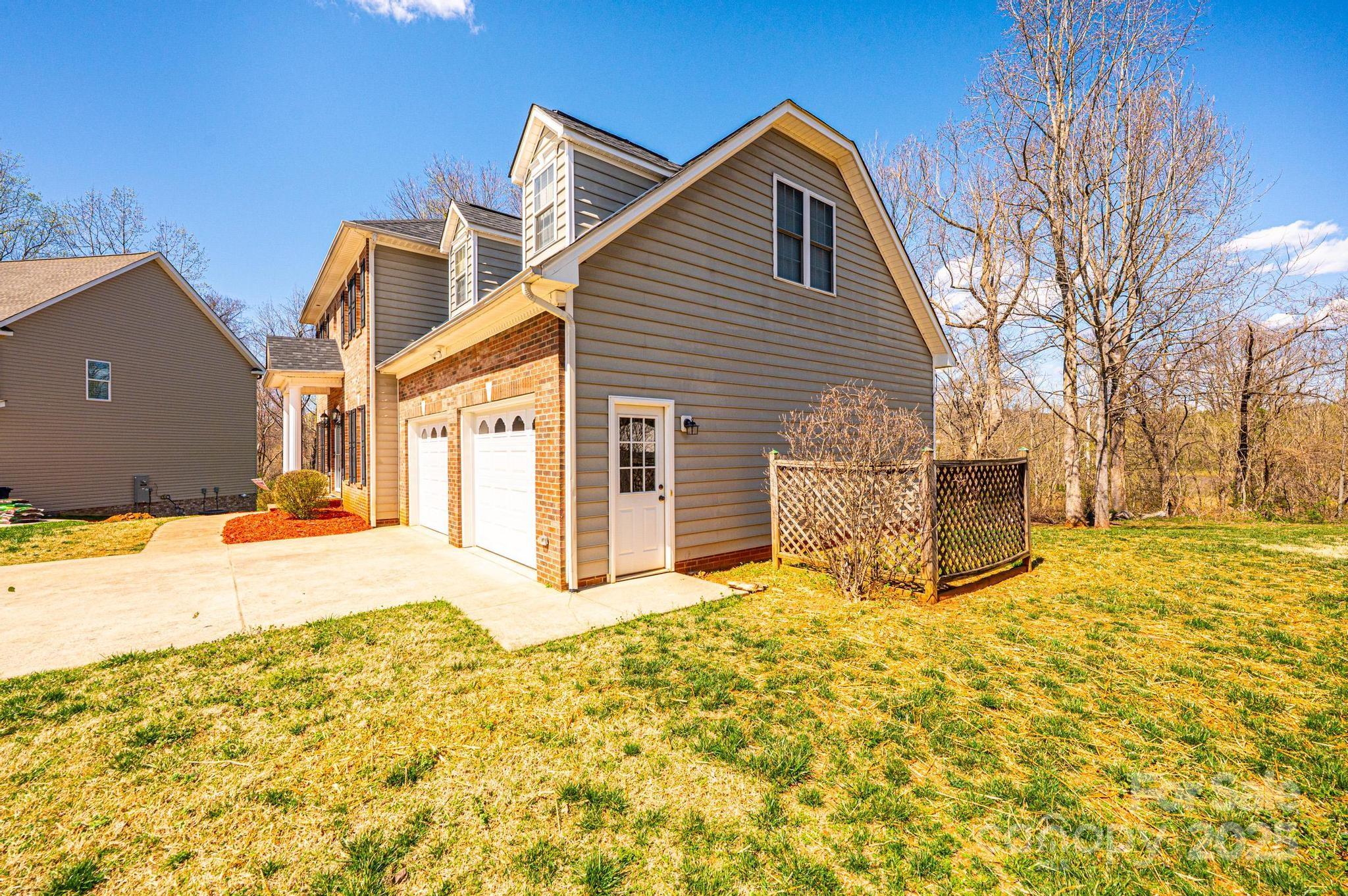 2640 Ironwood Drive, Hickory, North Carolina, 28602, United States, 4 Bedrooms Bedrooms, ,3 BathroomsBathrooms,Residential,For Sale,2640 Ironwood Drive,1635199