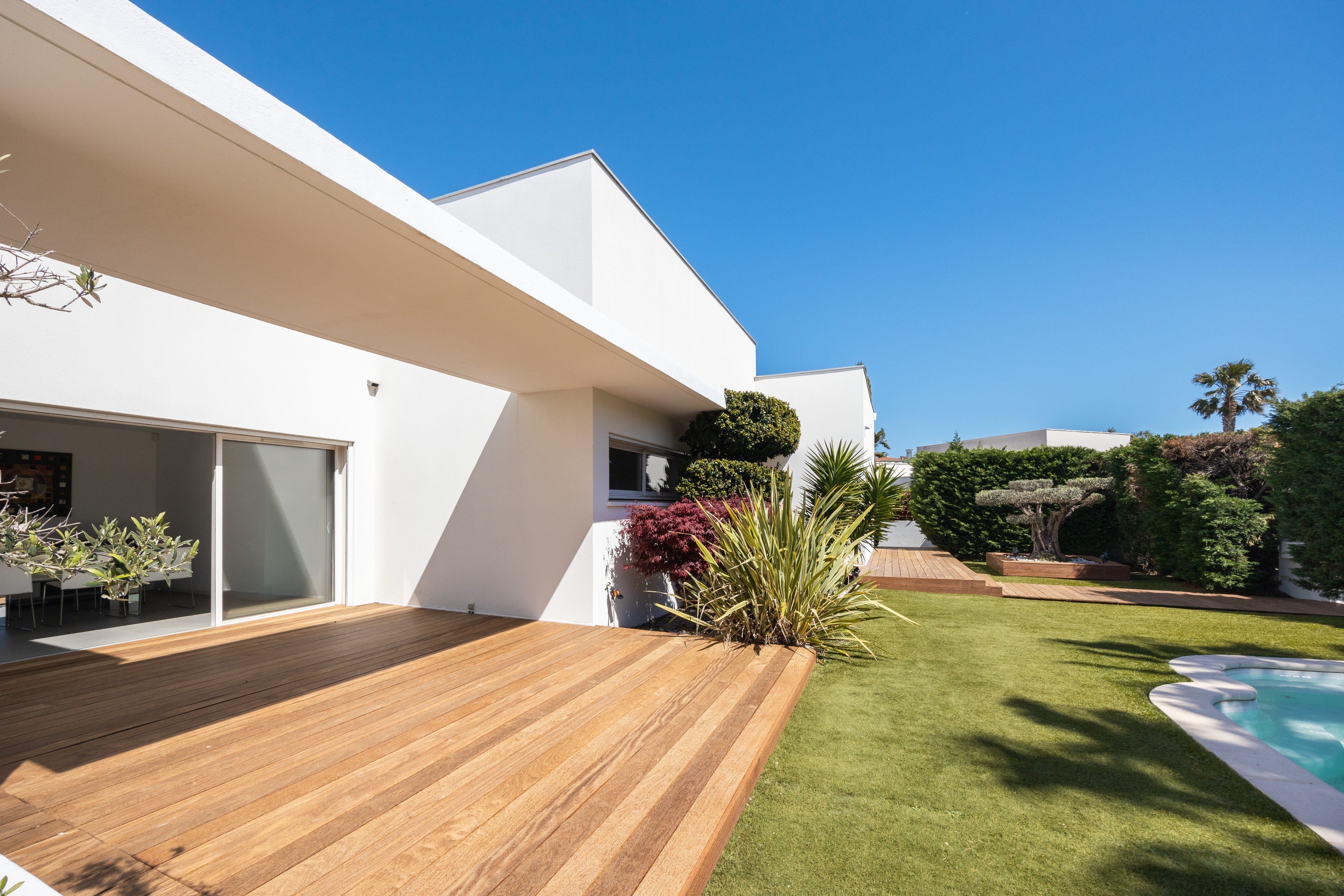  MODERN SINGLE-STORY HOME WITH A POOL IN A QUIET NEIGHBORHOOD - 物件實景