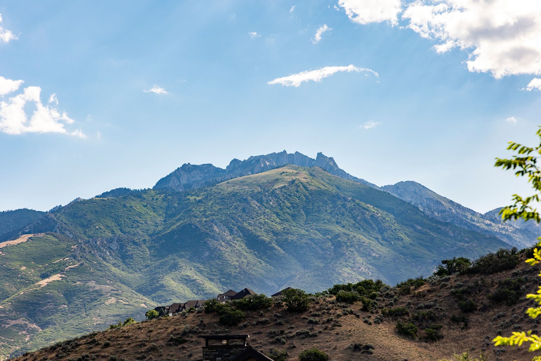  Mountain Views, Trail Access & Luxury East Bench Living - 物件實景