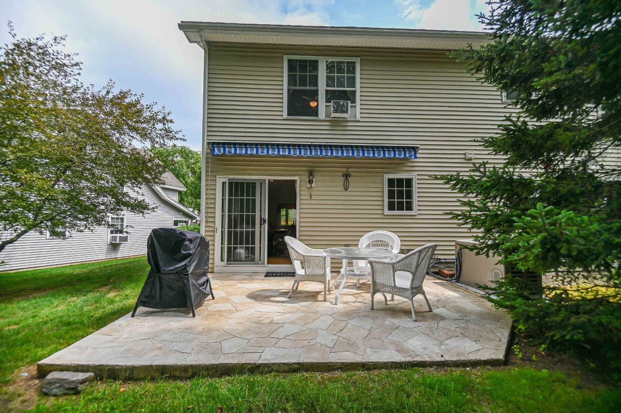 York, Maine, 03909, United States, 2 Bedrooms Bedrooms, ,2 BathroomsBathrooms,Residential,For Sale,1896893