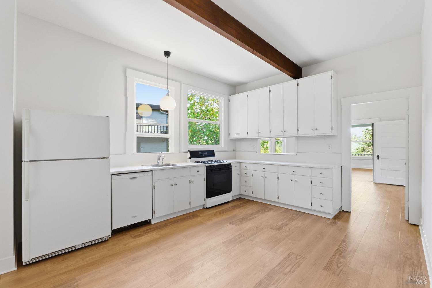 Corte Madera, California, 94925, United States, 6 Bedrooms Bedrooms, ,3 BathroomsBathrooms,Residential,For Sale,1986479