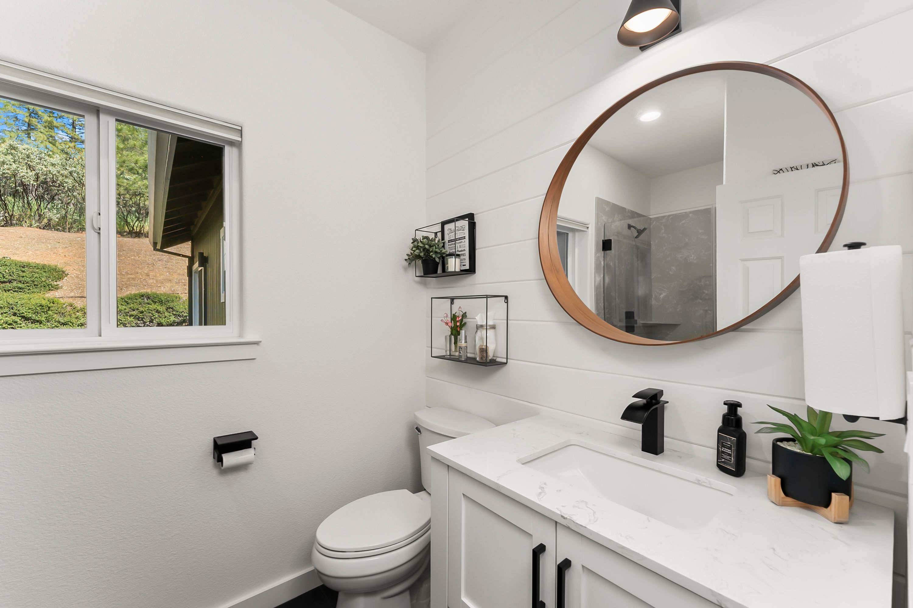  Thoughtfully Designed Living with Income Potential - 物件實景