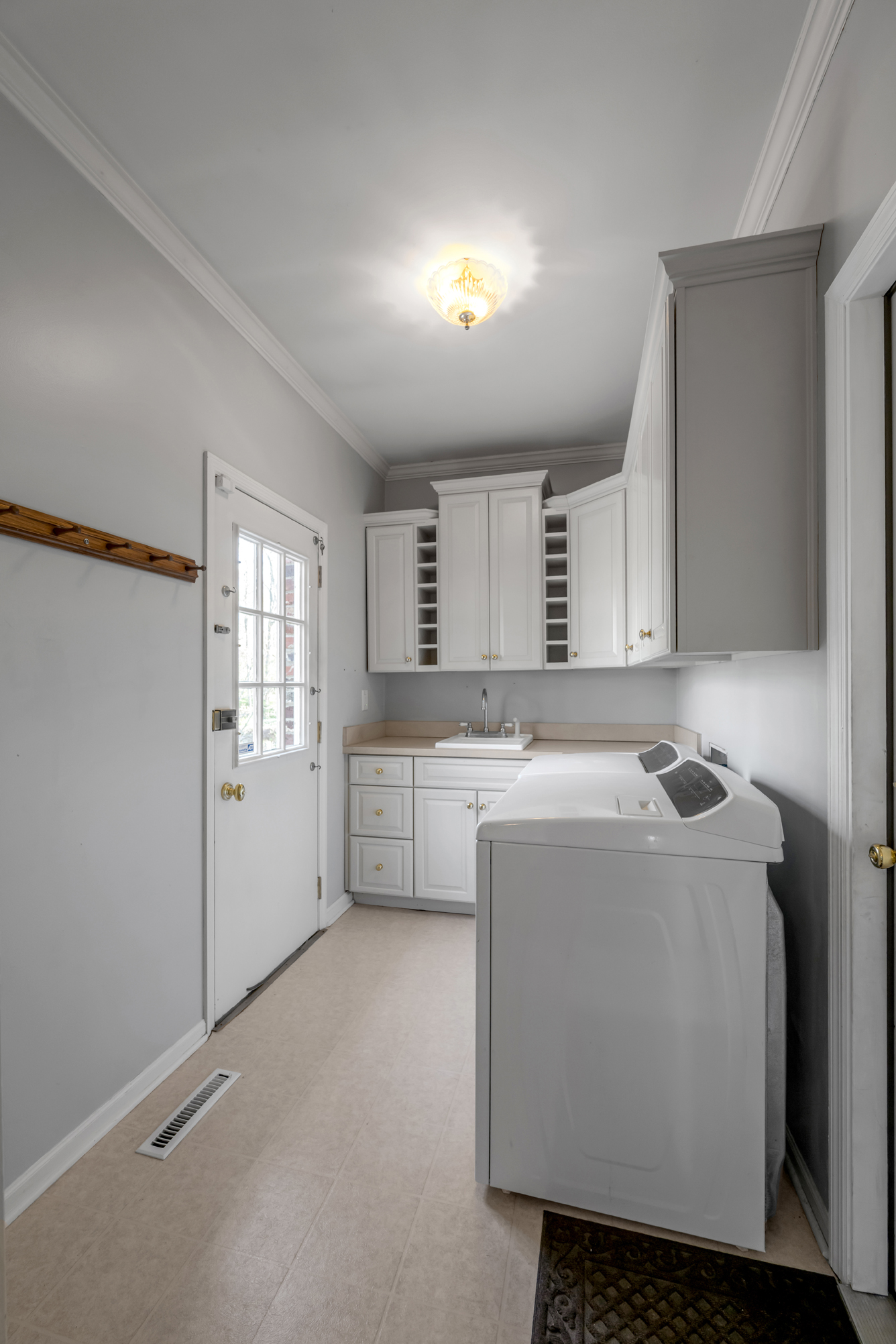  2071 Manor Drive - 物件實景