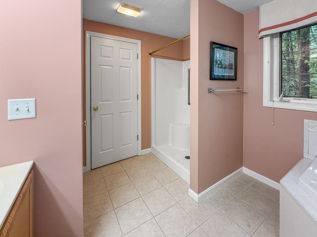 Haverhill, Massachusetts, 01830, United States, 2 Bedrooms Bedrooms, ,3 BathroomsBathrooms,Residential,For Sale,1940361