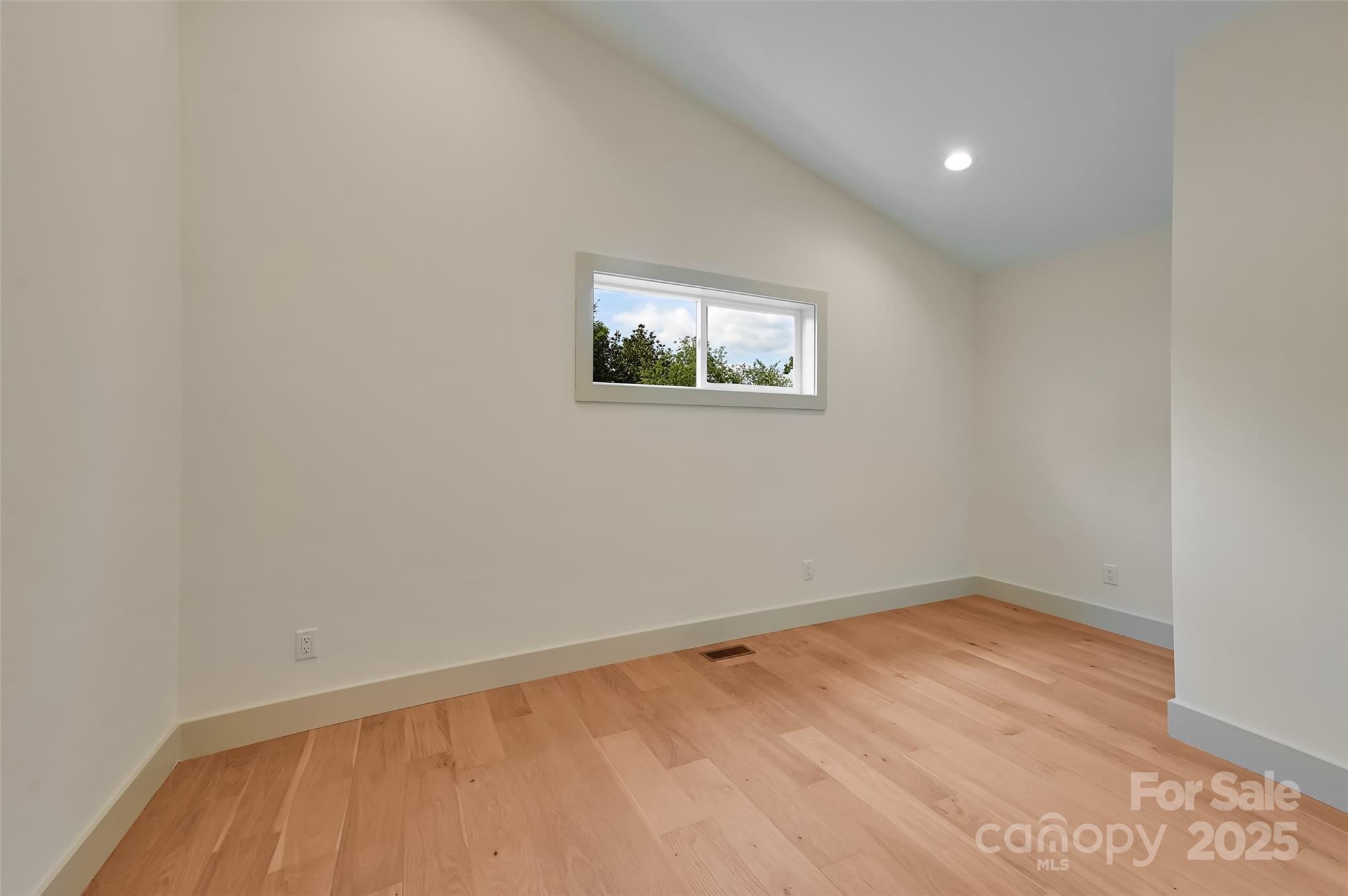 Asheville, North Carolina, 28806, United States, 4 Bedrooms Bedrooms, ,4 BathroomsBathrooms,Residential,For Sale,1837018