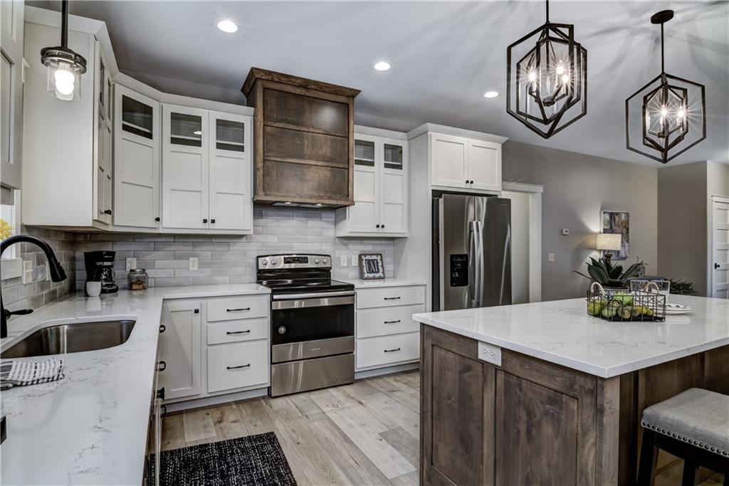 Eau Claire, Wisconsin, 54701, United States, 3 Bedrooms Bedrooms, ,2 BathroomsBathrooms,Residential,For Sale,1928668