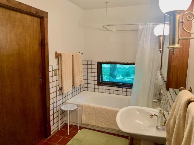 Charlevoix, Michigan, 49720-0000, United States, 2 Bedrooms Bedrooms, ,2 BathroomsBathrooms,Residential,For Sale,1933264