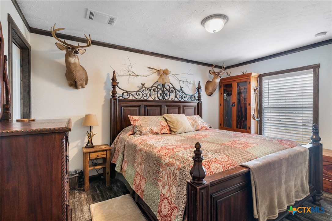 Hallettsville, Texas, 77964, United States, 4 Bedrooms Bedrooms, ,3 BathroomsBathrooms,Residential,For Sale,1988312