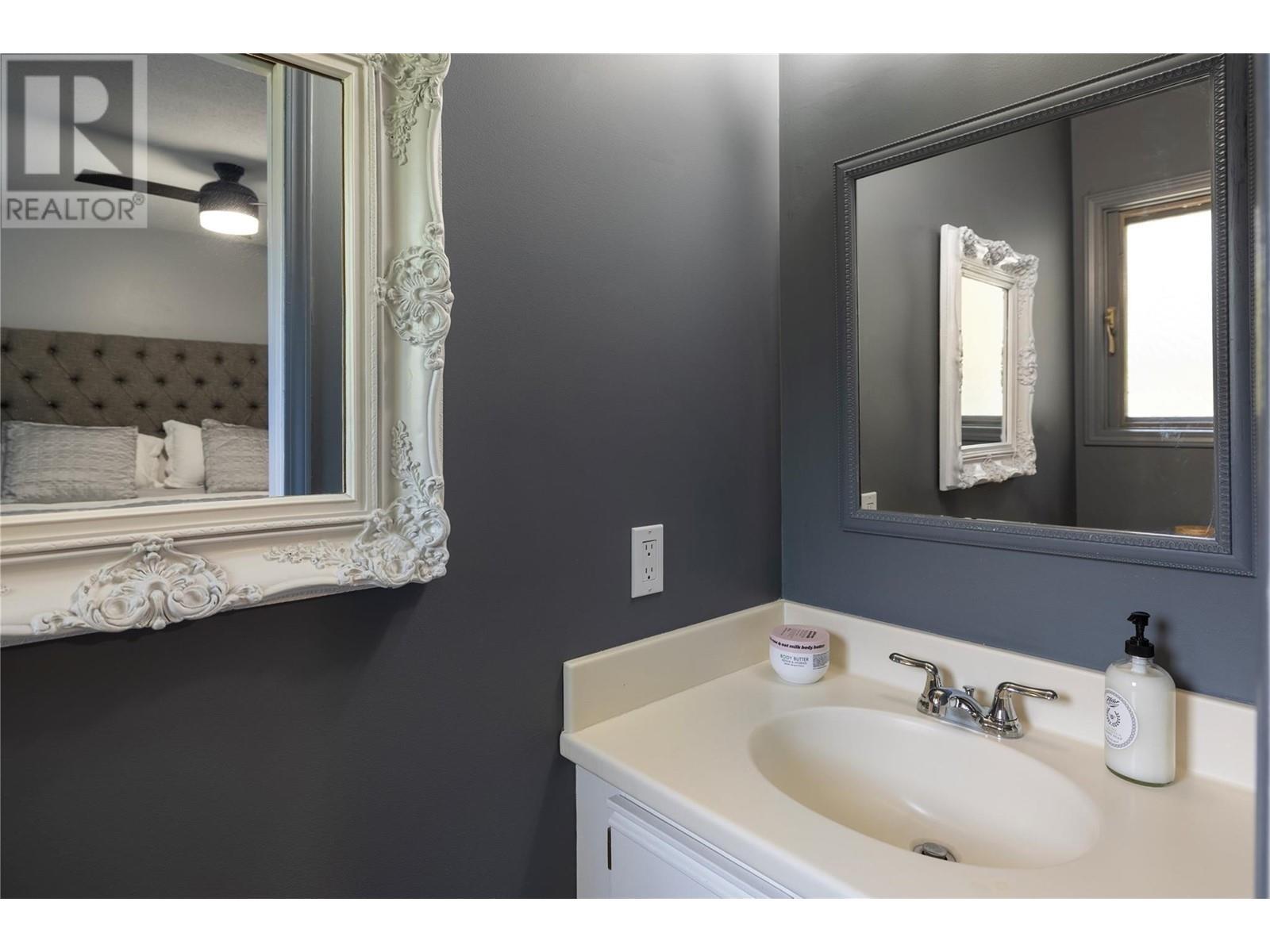 SPALLUMCHEEN, British Columbia, V4Y 0S8, CA, 5 Bedrooms Bedrooms, ,2 BathroomsBathrooms,Residential,For Sale,1950720