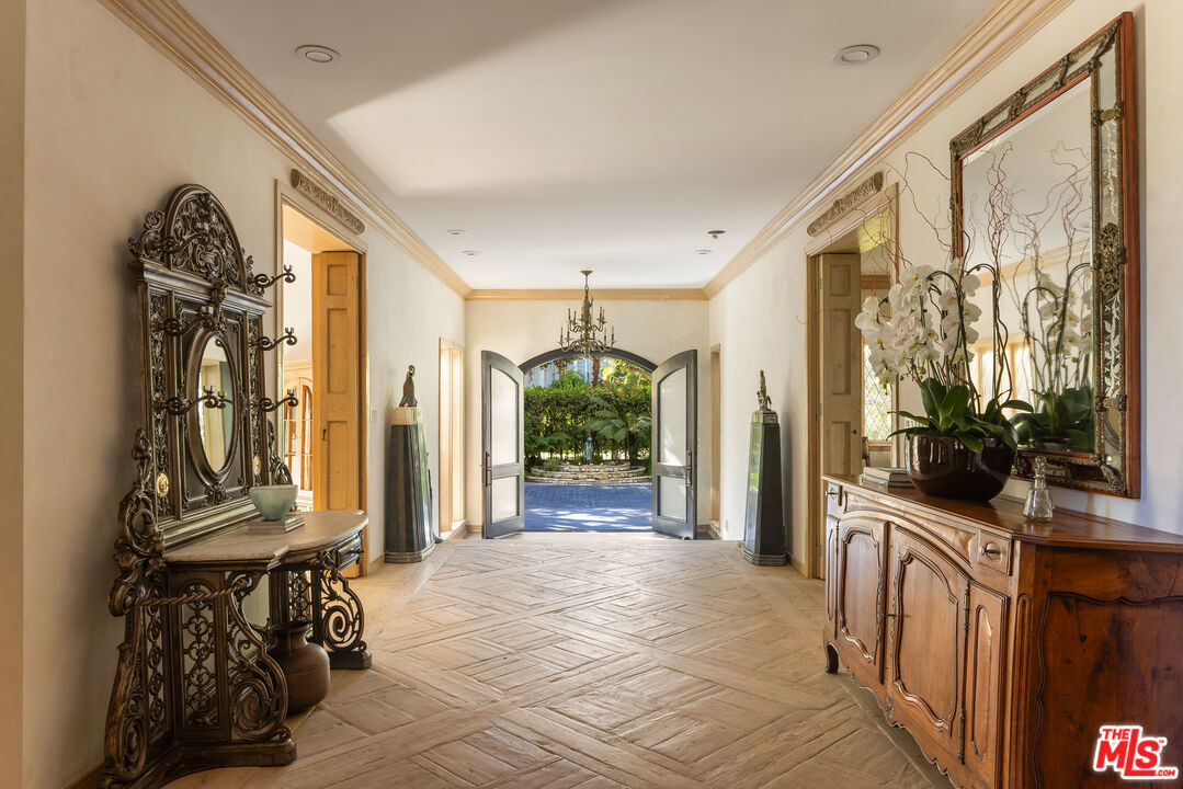 Beverly Hills, California, 90210, United States, 7 Bedrooms Bedrooms, ,9 BathroomsBathrooms,Residential,For Sale,1933482