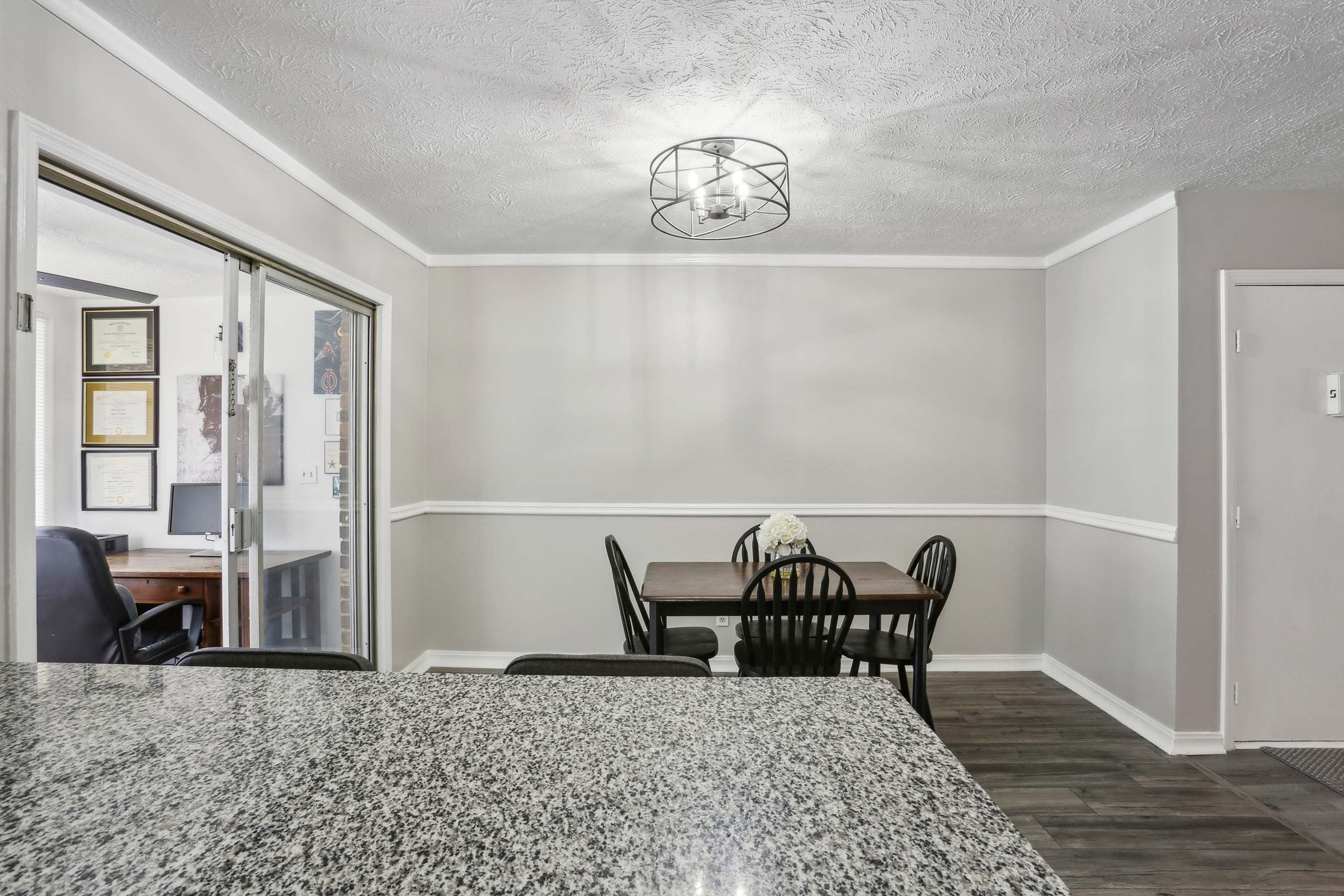  Beautifully Updated Sandy Springs Condo - 物件實景