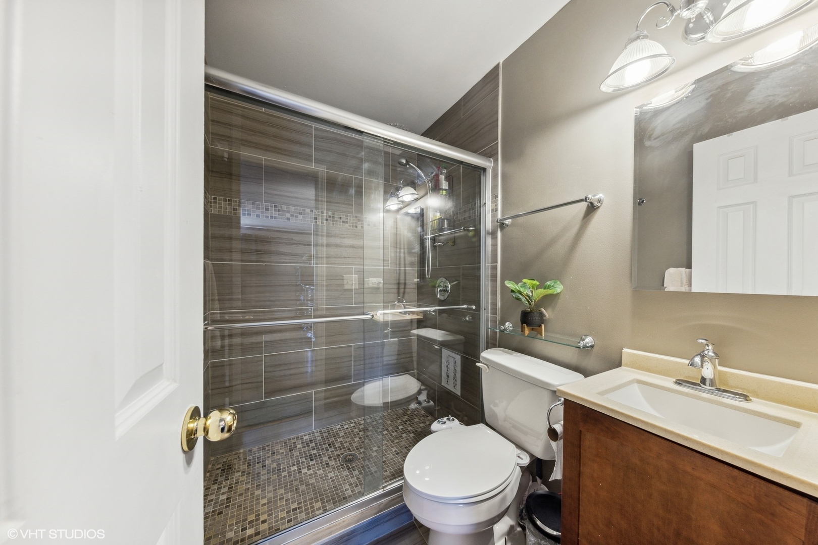 Glen Ellyn, Illinois, 60137, United States, 4 Bedrooms Bedrooms, ,3 BathroomsBathrooms,Residential,For Sale,1827602