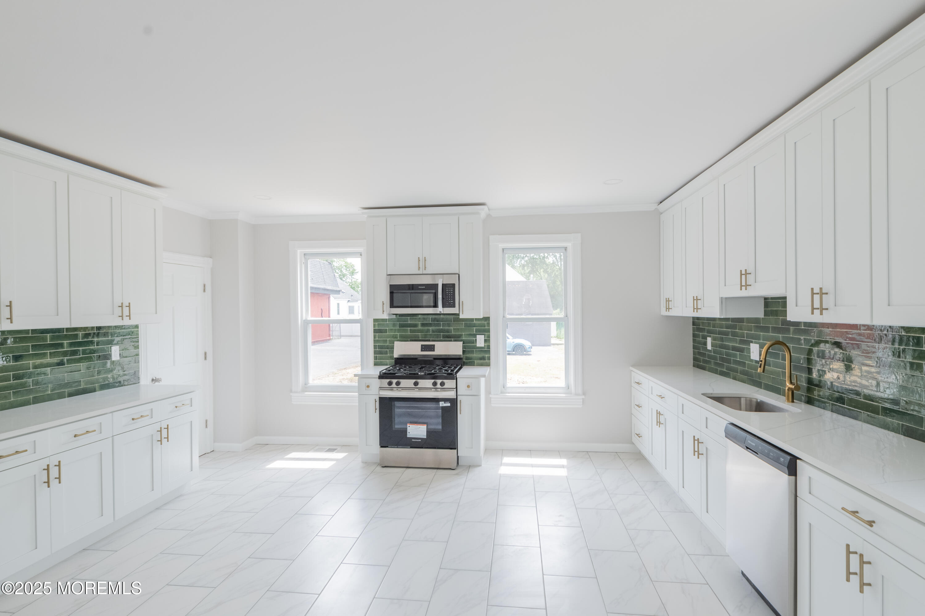 Englishtown, New Jersey, 07726, United States, 6 Bedrooms Bedrooms, ,4 BathroomsBathrooms,Residential,For Sale,1908199