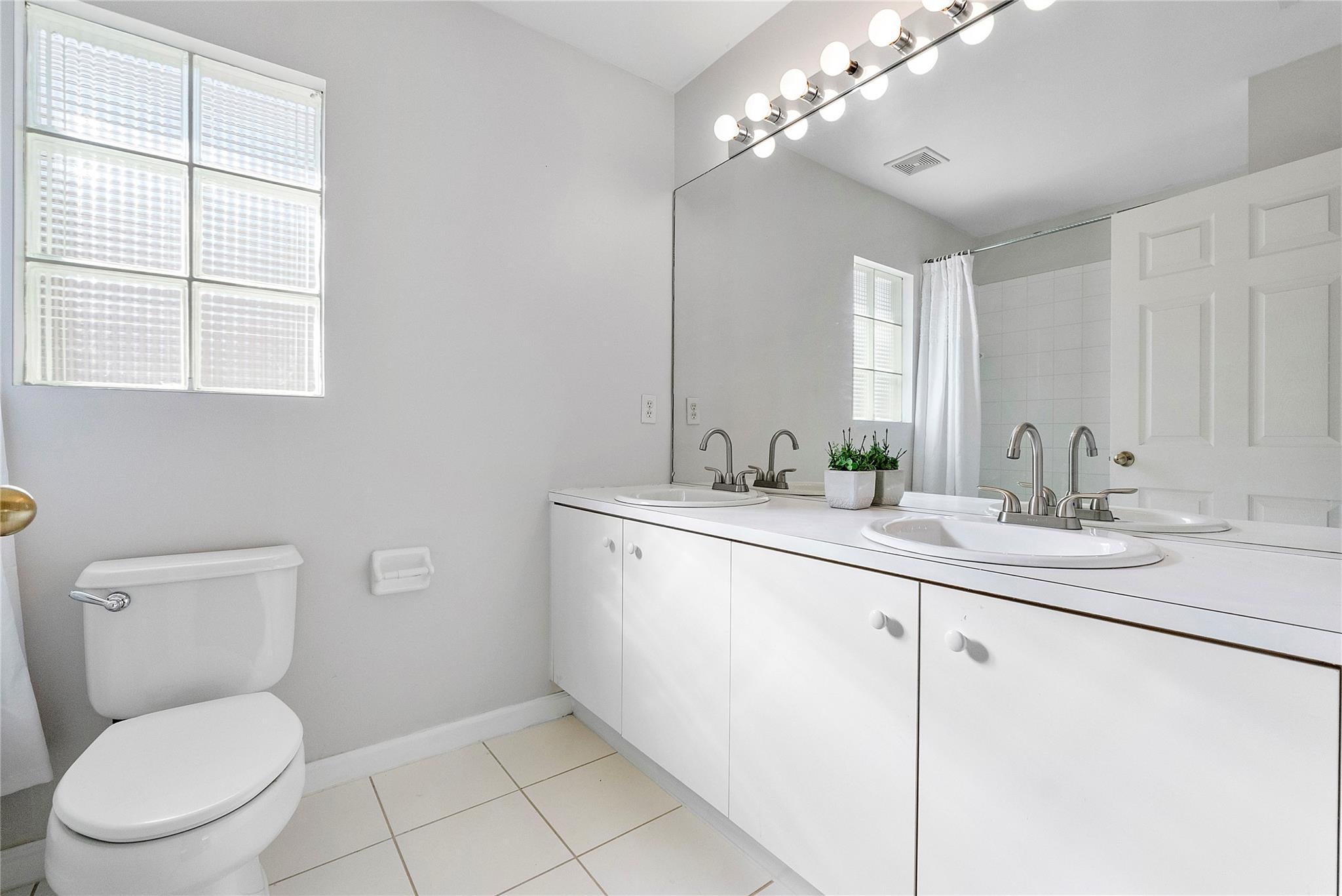 Coral Springs, Florida, 33071, United States, 3 Bedrooms Bedrooms, ,3 BathroomsBathrooms,Residential,For Sale,1977675