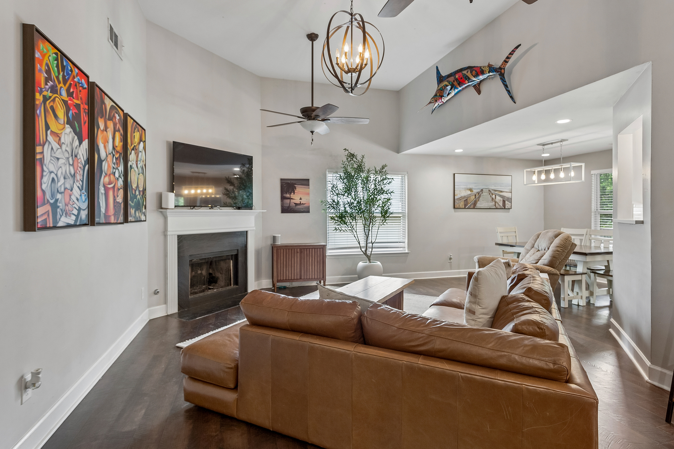  Beautifully Updated and Move-in Ready Four Bedroom Home - 物件實景