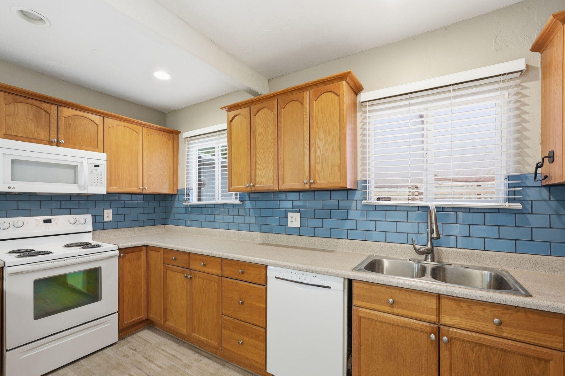  1046 E Clarendon Avenue Phoenix, AZ - 物件實景