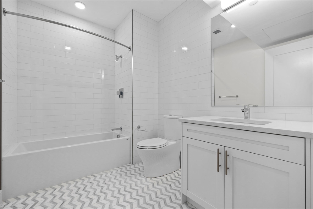 Boston, Massachusetts, 02128, United States, 2 Bedrooms Bedrooms, ,2 BathroomsBathrooms,Residential,For Sale,1942738