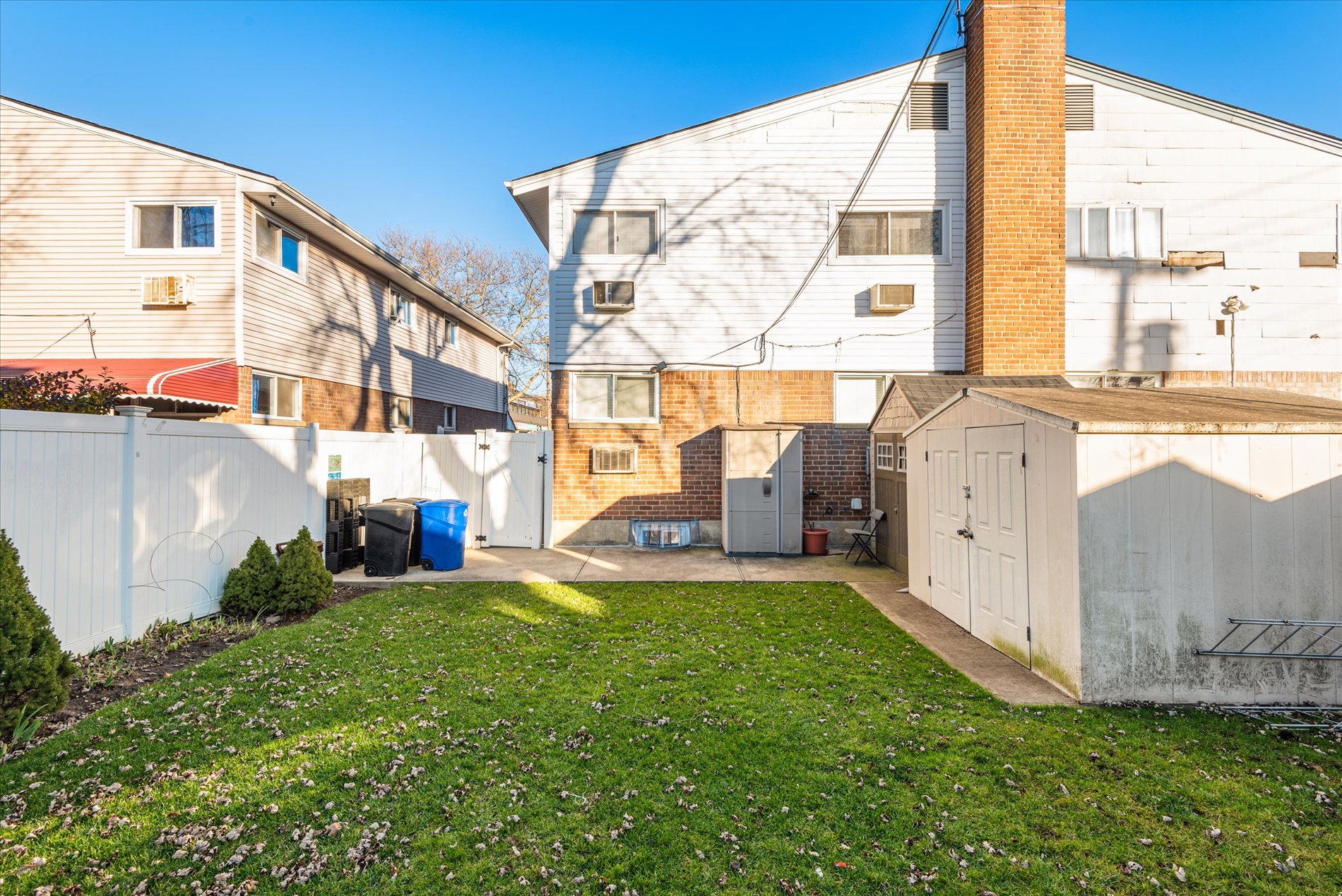 Howard Beach, New York, 11414, United States, 7 Bedrooms Bedrooms, ,5 BathroomsBathrooms,Residential,For Sale,1974400