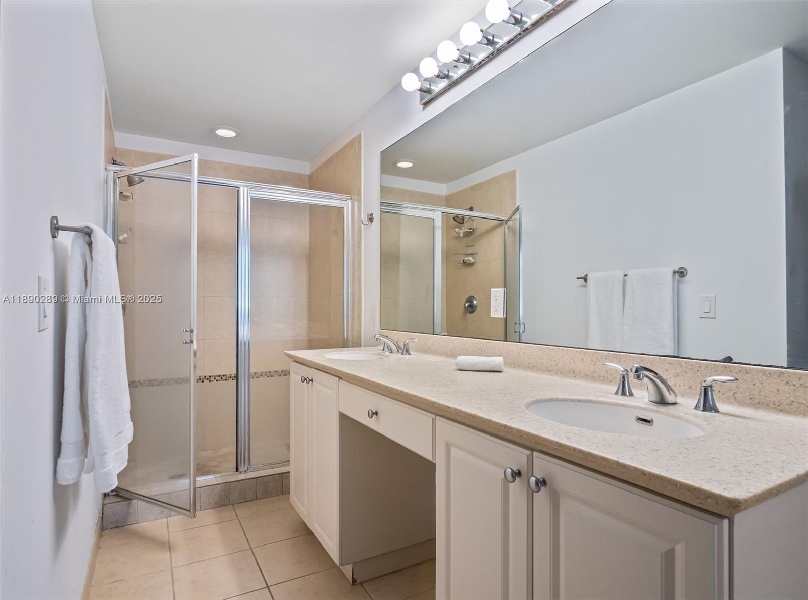 Aventura, Florida, 33180, United States, 3 Bedrooms Bedrooms, ,3 BathroomsBathrooms,Residential,For Sale,1961419