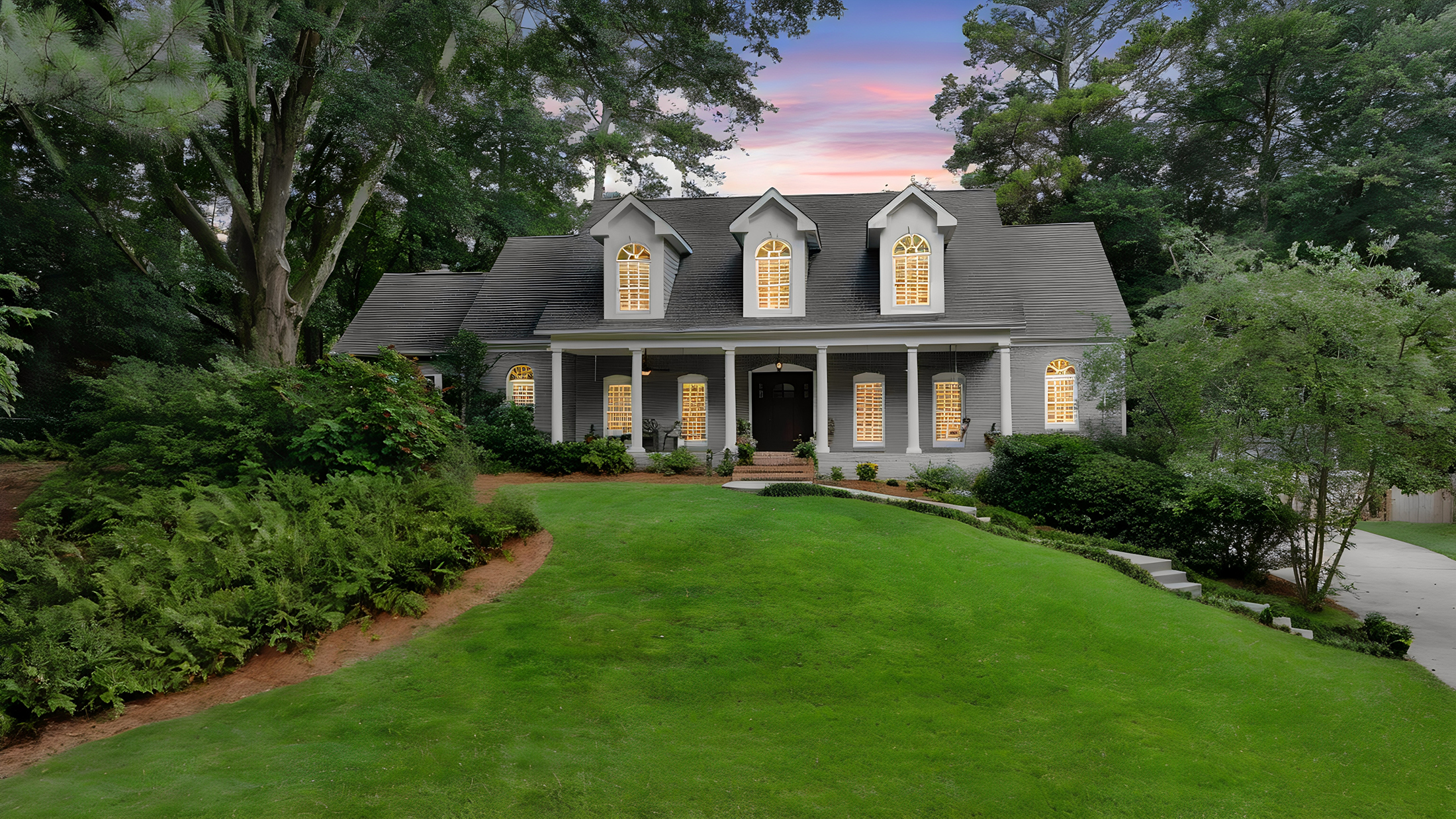  Handsome Updated Home with Amazing Space, Indoors and Out - 物件實景