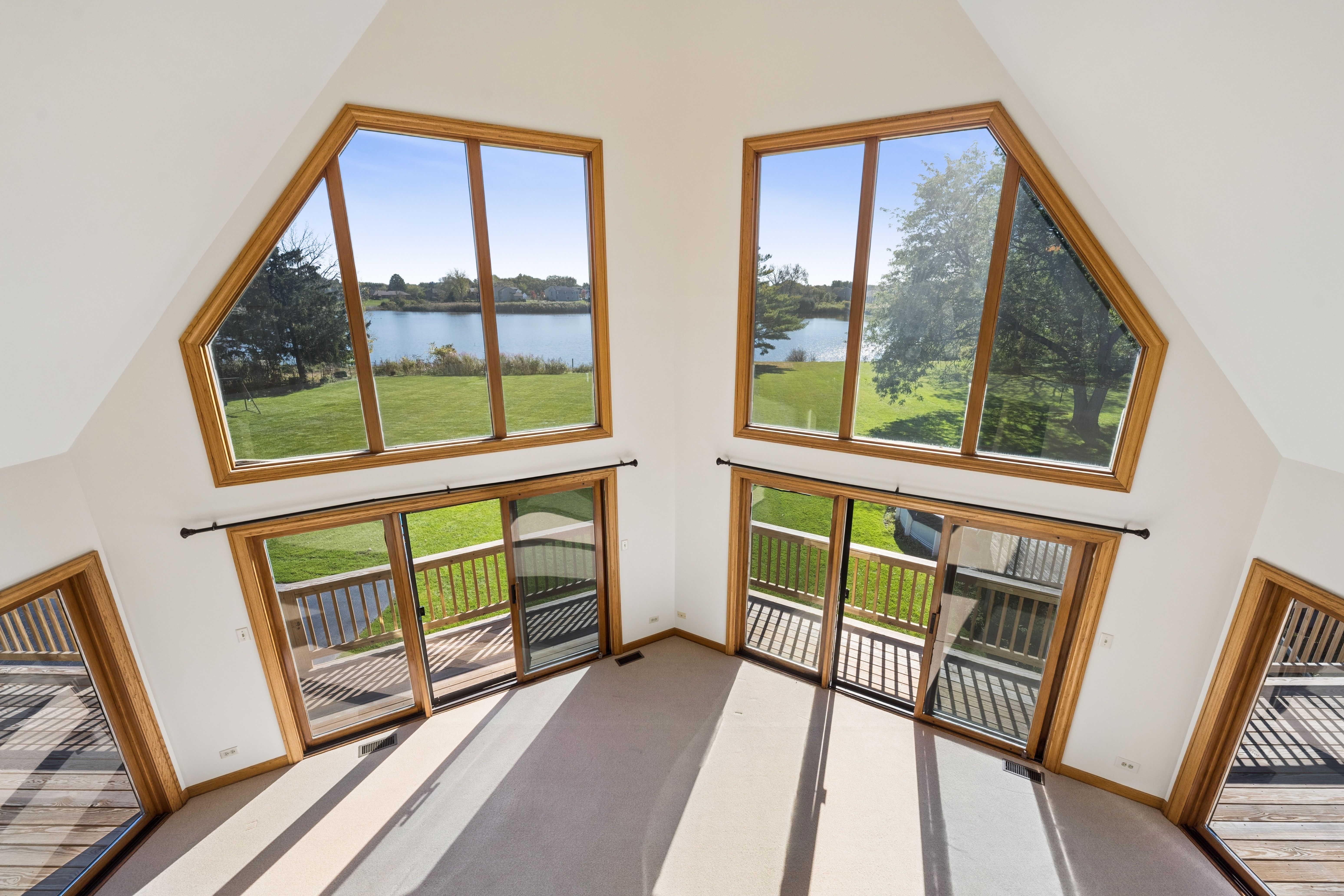  Magnificent Custom Built Home on a Quiet Lake - 物件實景
