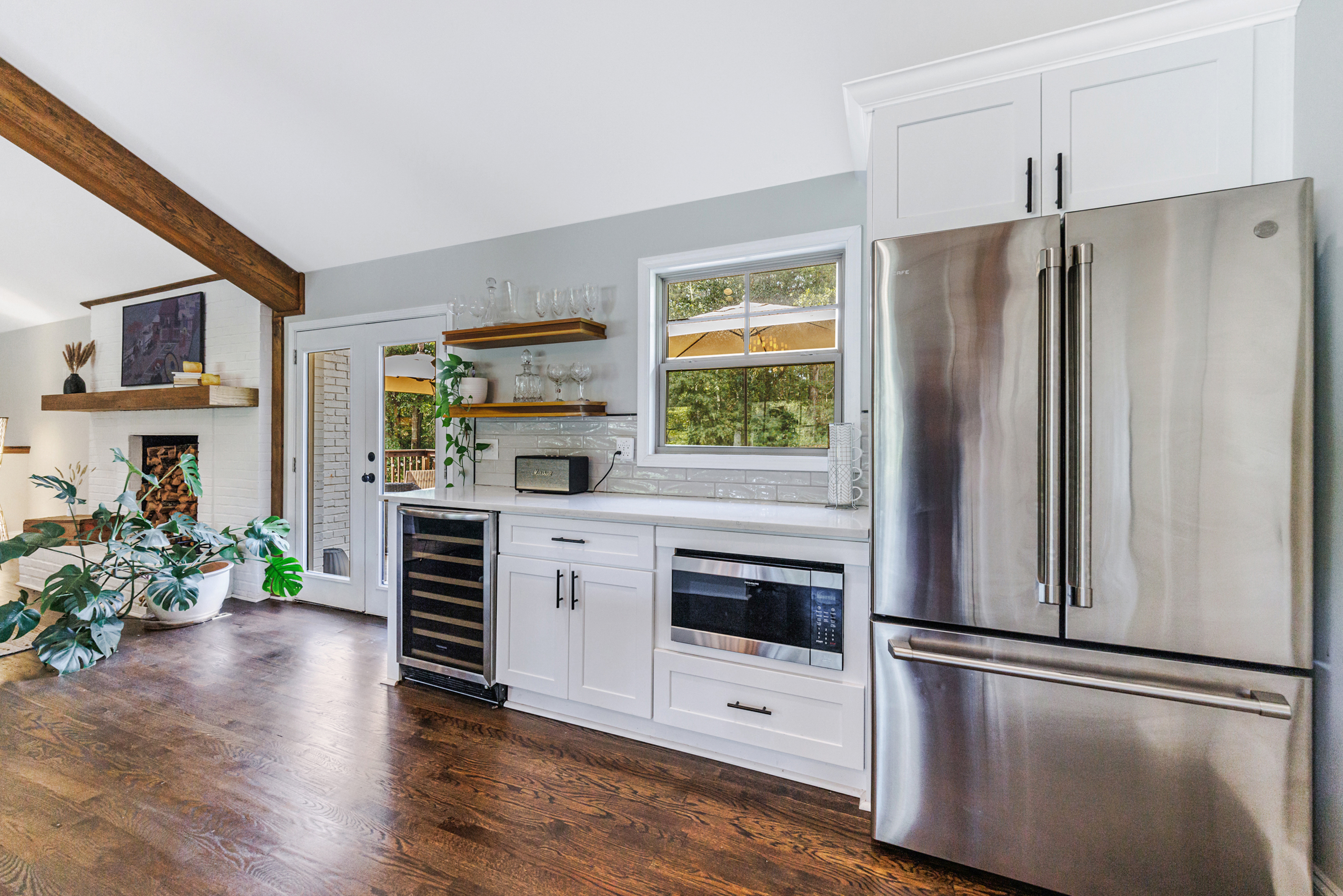  Stunning Fully Renovated Oasis on 2.4+/- Acres - 物件實景