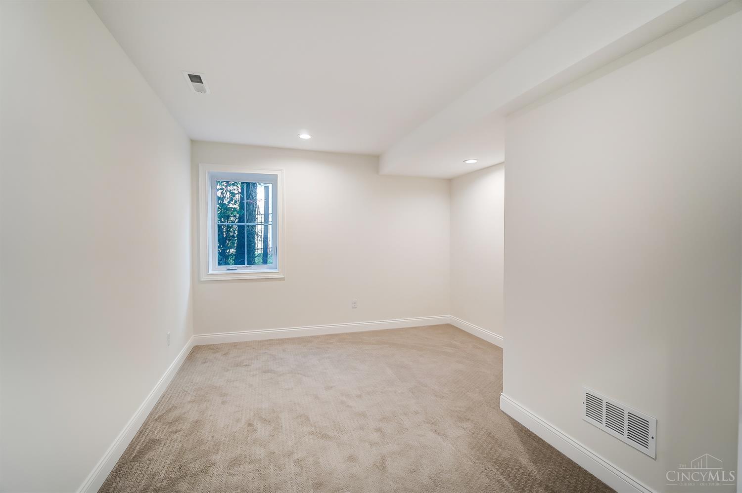 Madeira, Ohio, 45243, United States, 3 Bedrooms Bedrooms, ,3 BathroomsBathrooms,Residential,For Sale,2001703