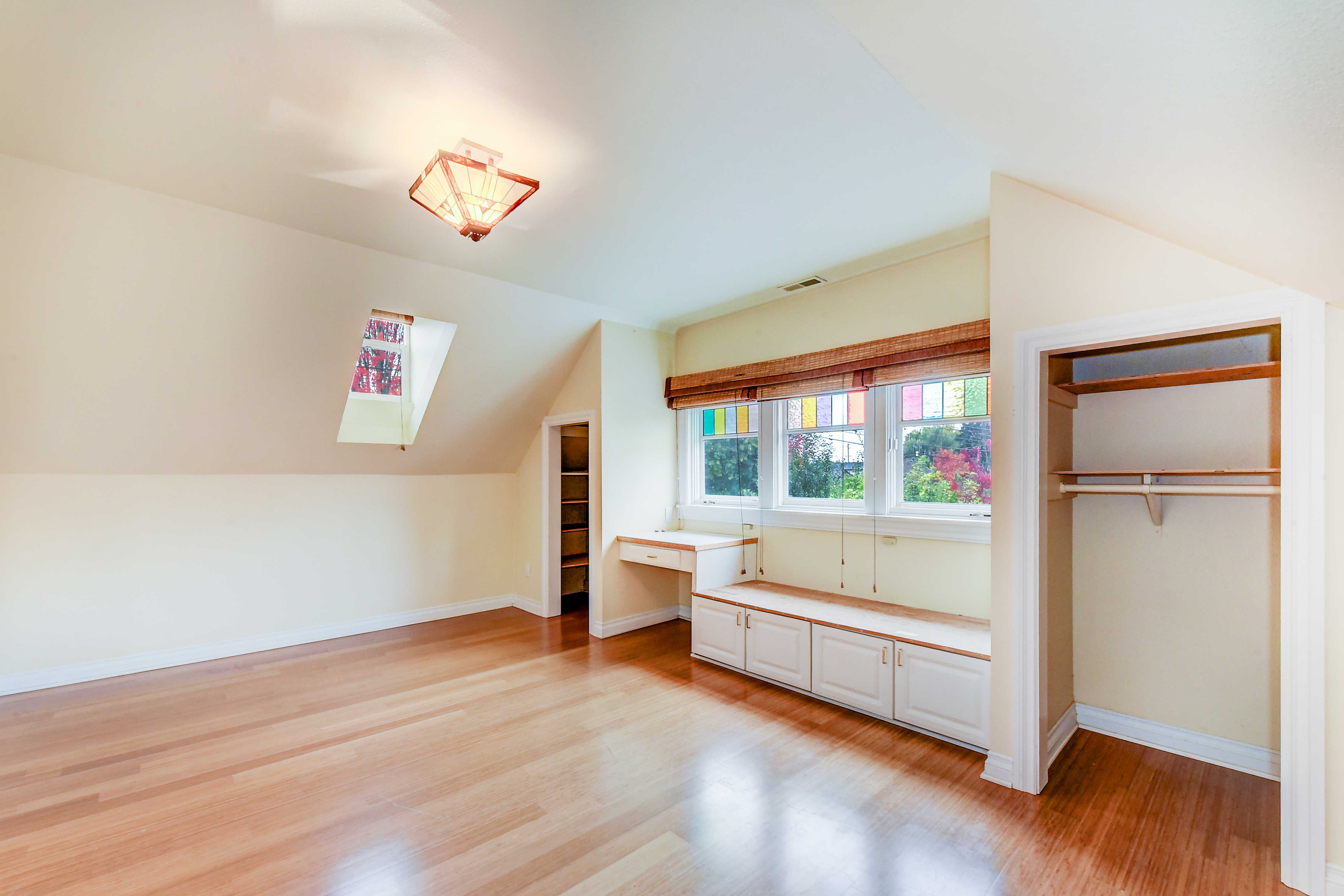 Sumner, Washington, 98390, United States, 4 Bedrooms Bedrooms, ,3 BathroomsBathrooms,Residential,For Sale,1992043