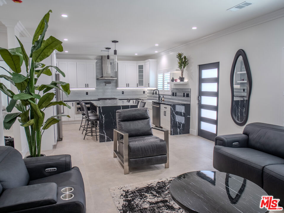 Duarte, California, 91010, United States, 6 Bedrooms Bedrooms, ,3 BathroomsBathrooms,Residential,For Sale,1836068