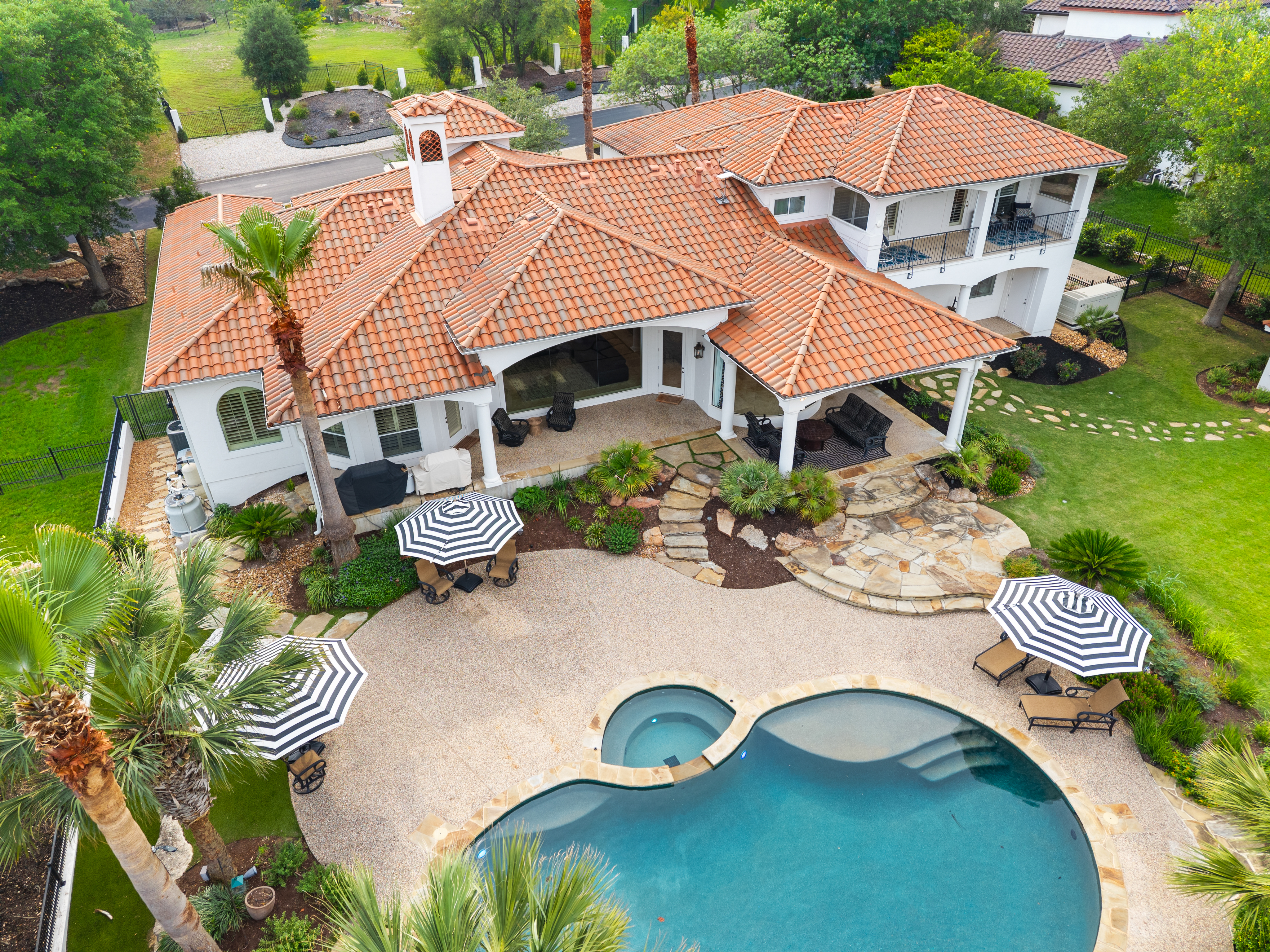  Elevated Dominion Living in Vineyard Estates - 物件實景