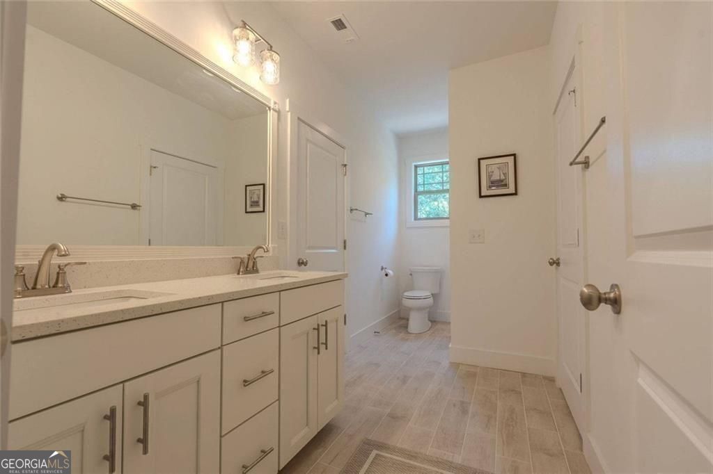 Canton, Georgia, 30114, United States, 5 Bedrooms Bedrooms, ,4 BathroomsBathrooms,Residential,For Sale,1885040