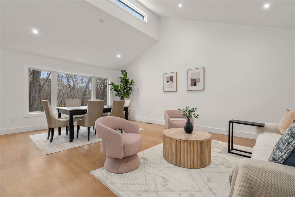 Weston, Massachusetts, 02493, United States, 4 Bedrooms Bedrooms, ,5 BathroomsBathrooms,Residential,For Sale,1989089