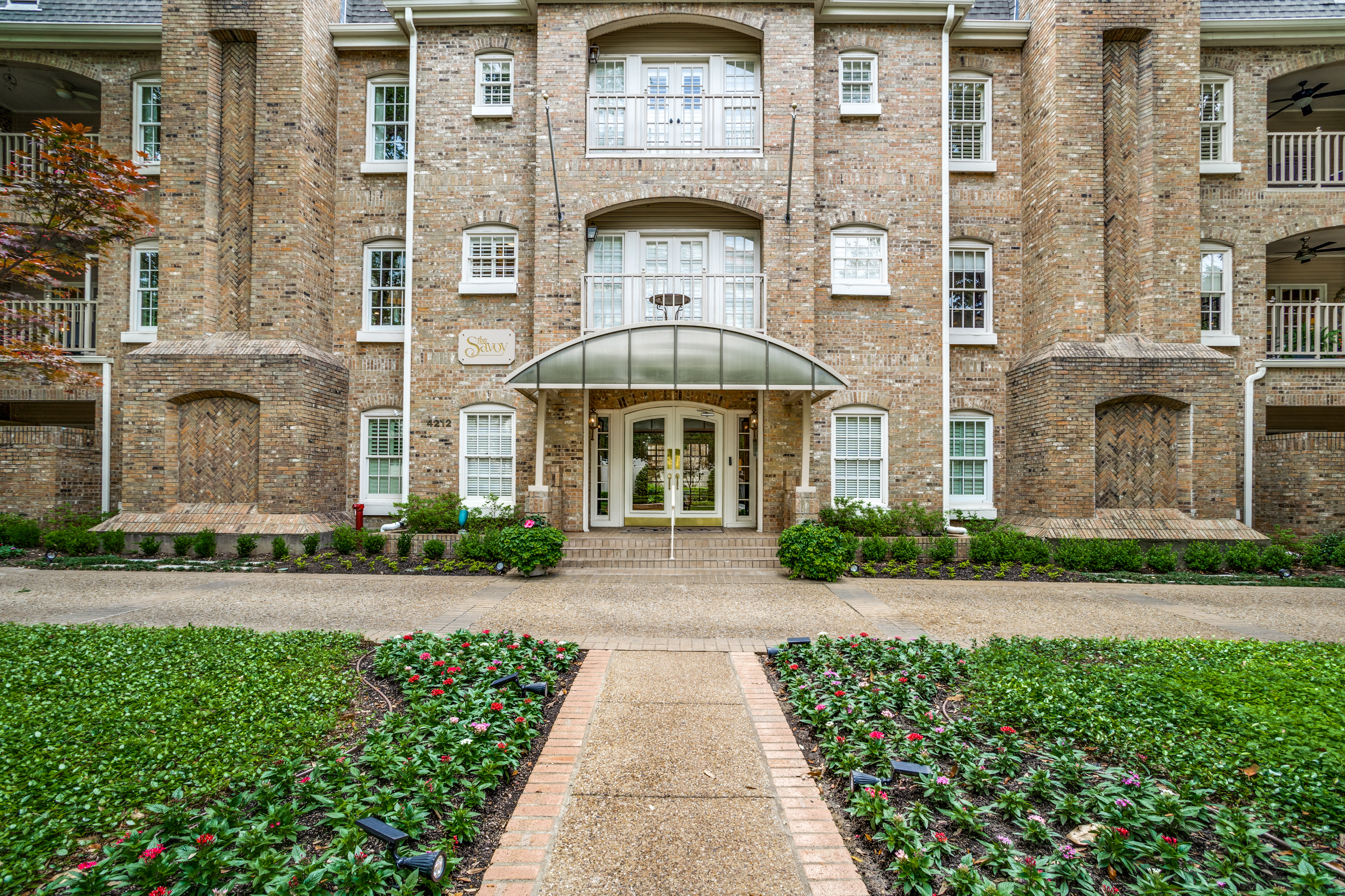  Highland Park Fabulous Three Bedroom Corner Condo at The Savoy, HPISD - 物件實景