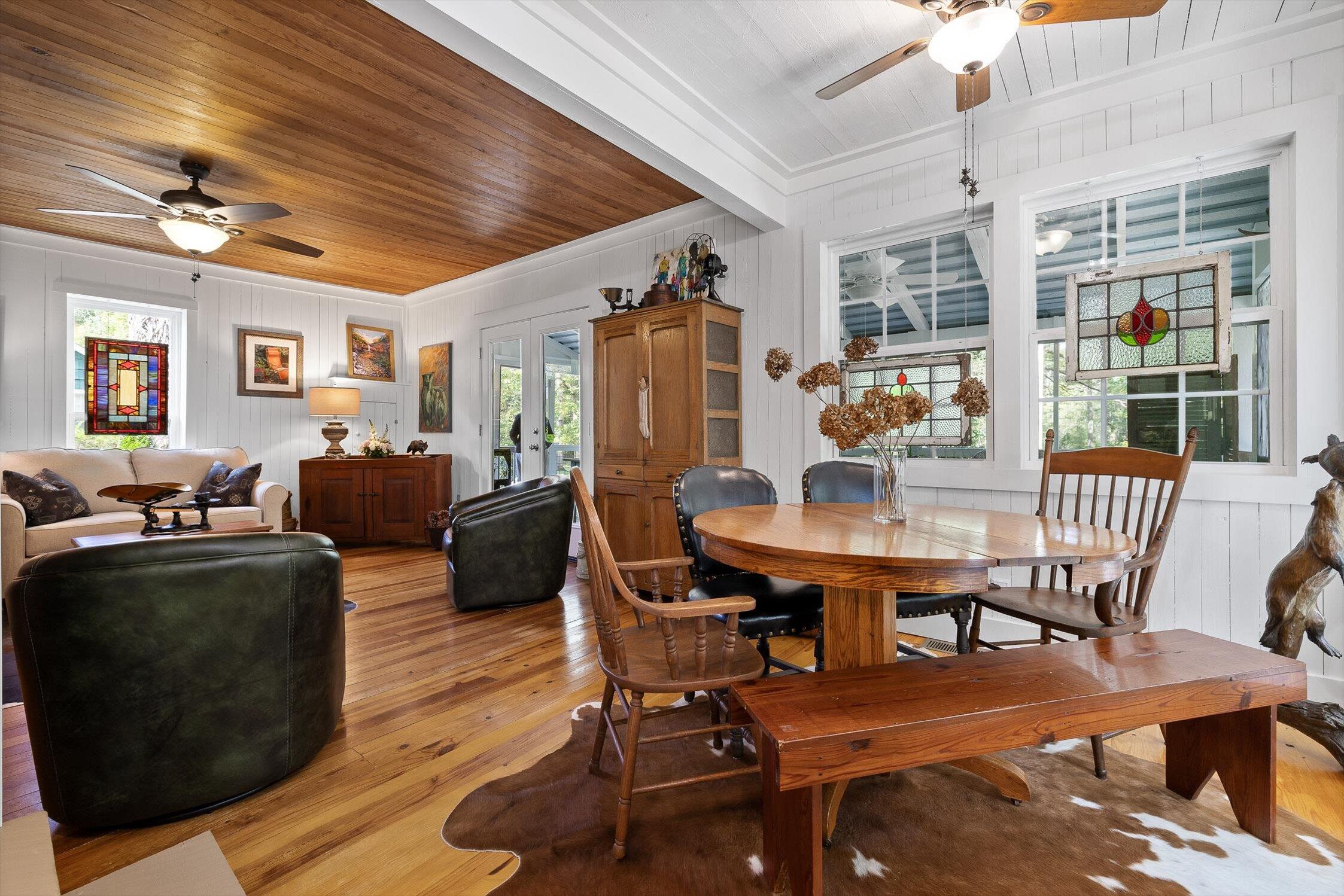 Mentone, Alabama, 35984, United States, 3 Bedrooms Bedrooms, ,2 BathroomsBathrooms,Residential,For Sale,1973723