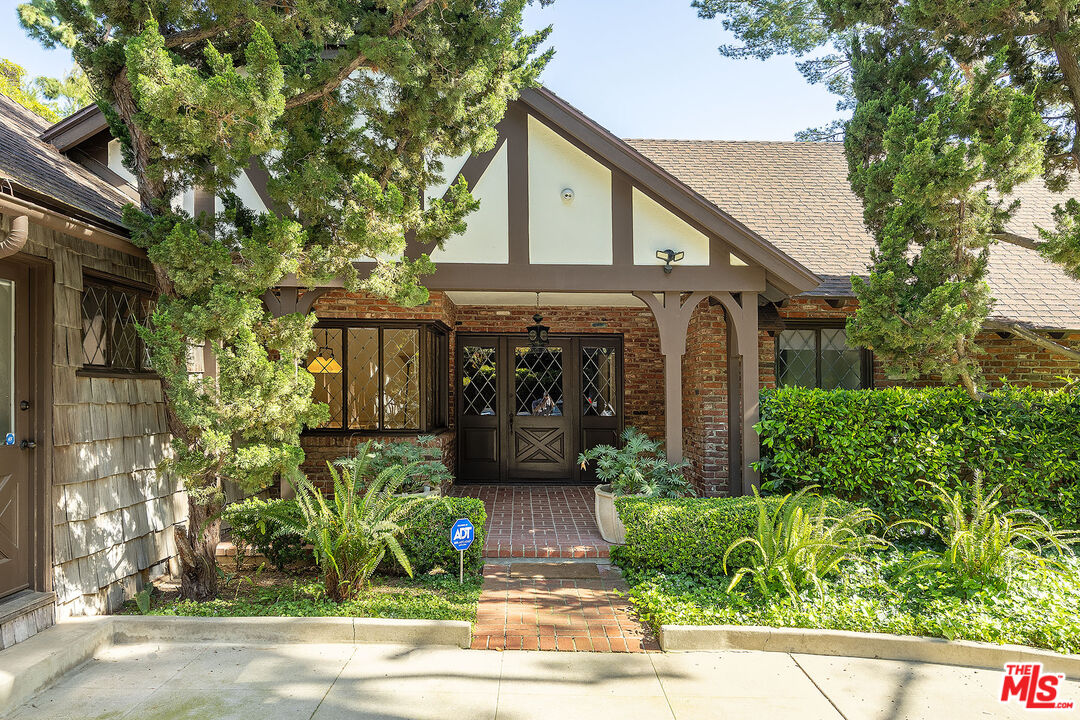 1116 Calle Vista Dr, Beverly Hills, California, 90210, United States, 3 Bedrooms Bedrooms, ,3 BathroomsBathrooms,Residential,For Sale,1116 Calle Vista Dr,1644710