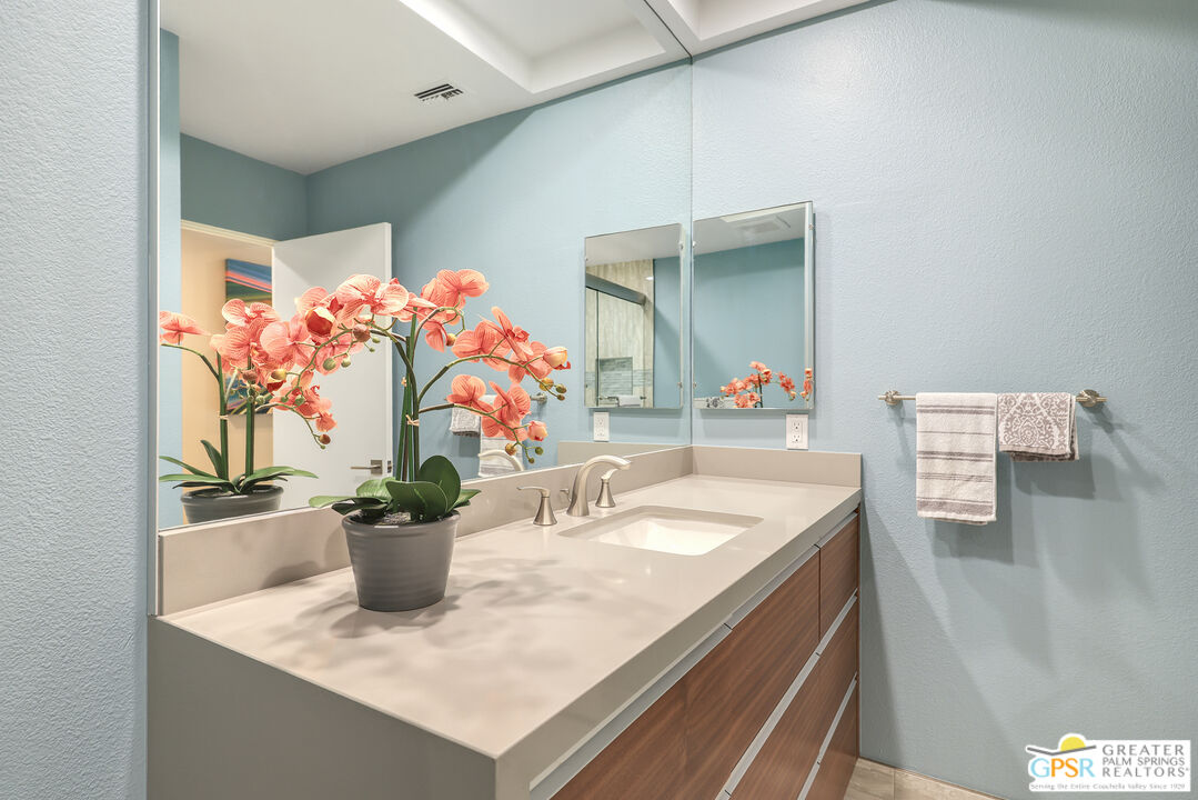 Palm Springs, California, 92264, United States, 2 Bedrooms Bedrooms, ,2 BathroomsBathrooms,Residential,For Sale,1989572