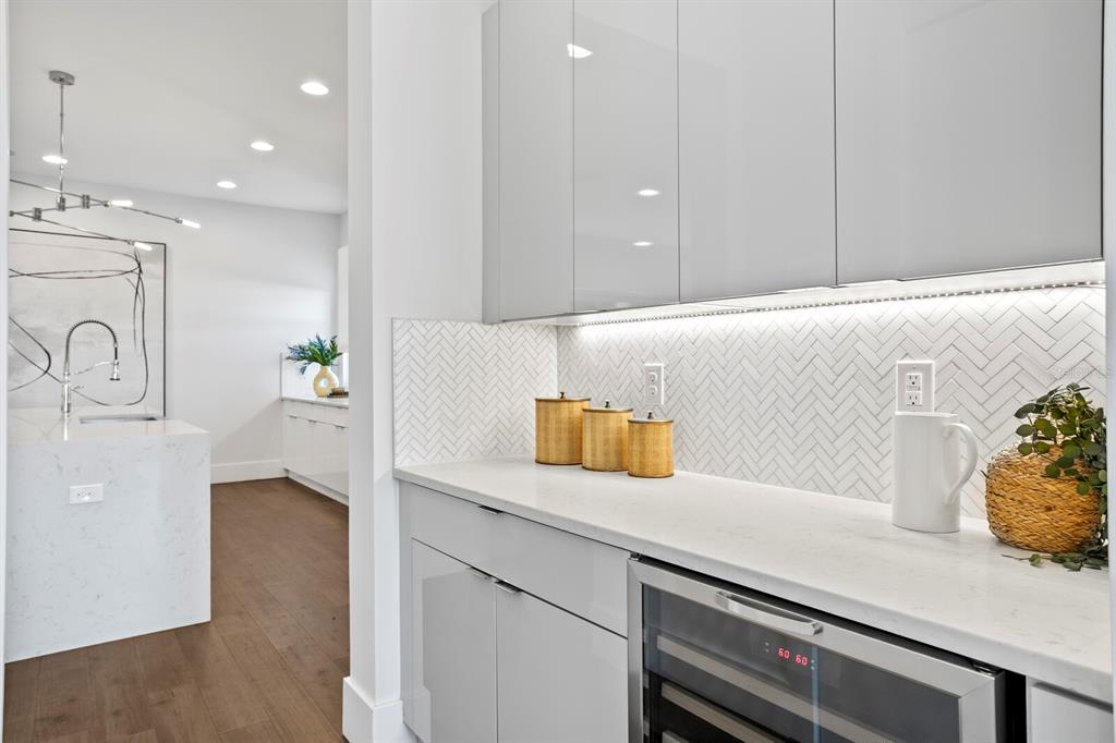 Tampa, Florida, 33606, United States, 5 Bedrooms Bedrooms, ,7 BathroomsBathrooms,Residential,For Sale,1779017